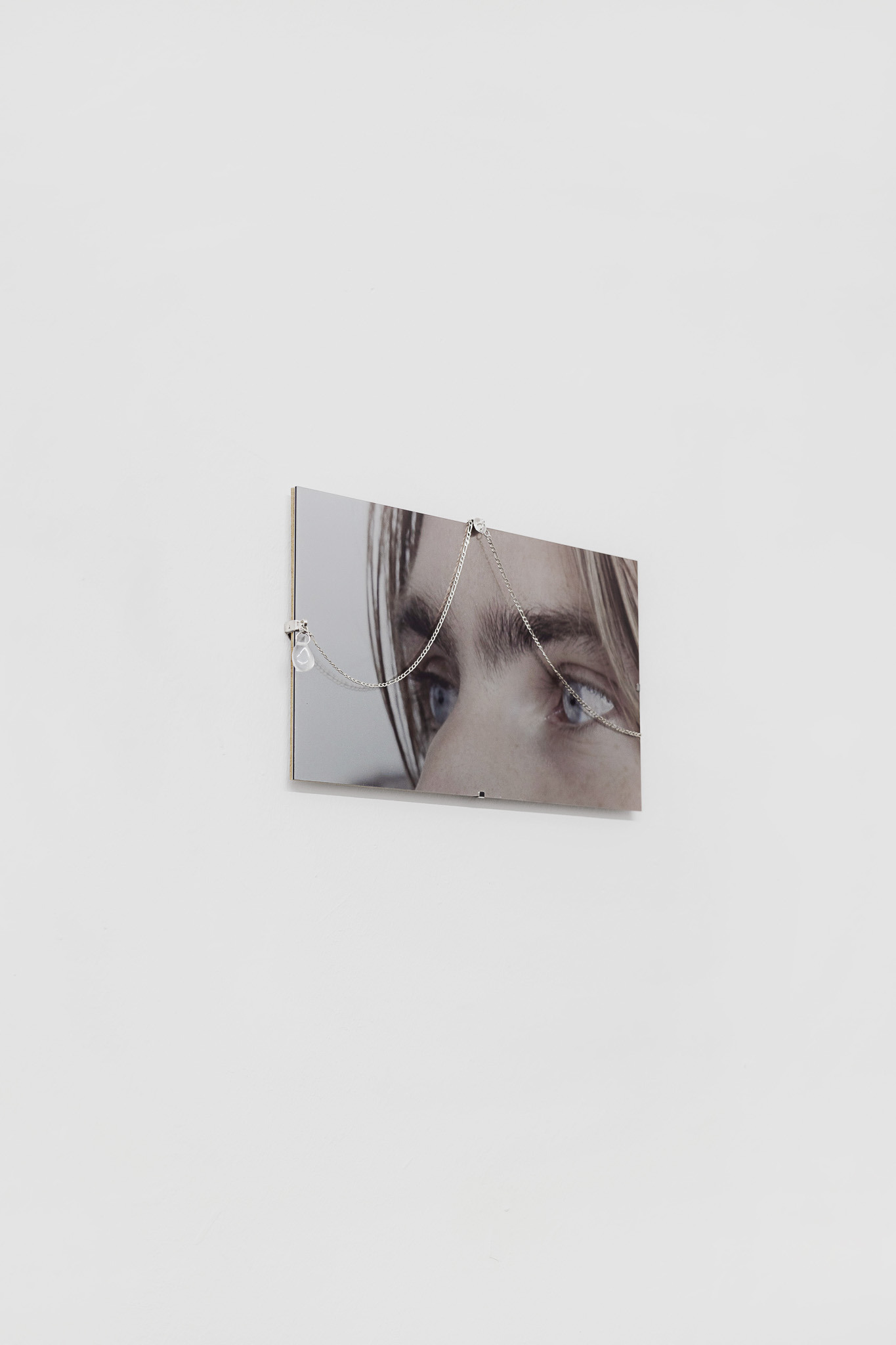 Daniel Hopp with  Hellena Hueck,  Bought With Pleasure II, 2024, sterling silver, glass drop, silver chain, spring steel, cardboard, metal print, 16,8 x 30cm, Sprink Düsseldorf,  Photo: Kurt Heuvens