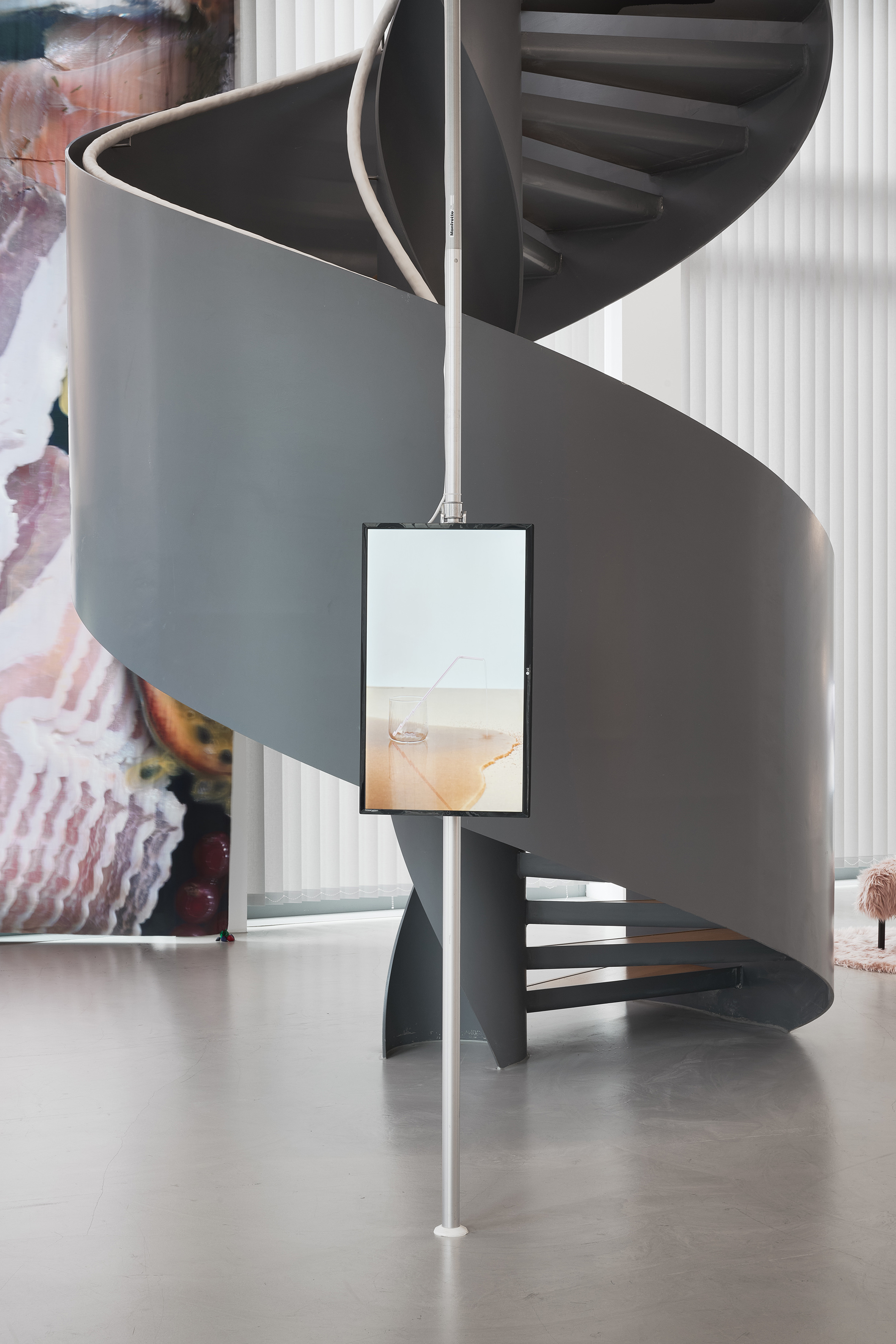 Alwin Lay, âStrohhalm Rot-Weissâ, 2014 exhibition view âSchlaraffenlandâ, Dortmunder Kunstverein, 2024, Photo: Mareike Tocha Courtesy: the artist, Christine König Galerie, Wien