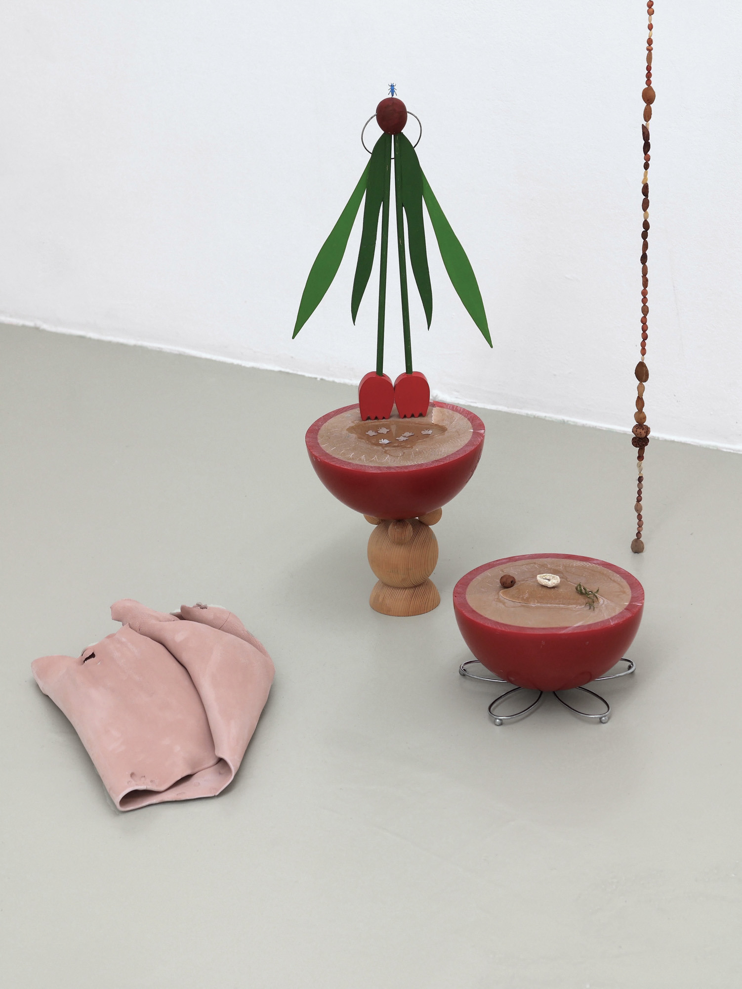 Exhibition view, Océane Bruel et dylan ray arnold, , “Water under the fridge”, In extenso, Clermont-Ferrand, France, 2024. Photo: dylan ray arnold