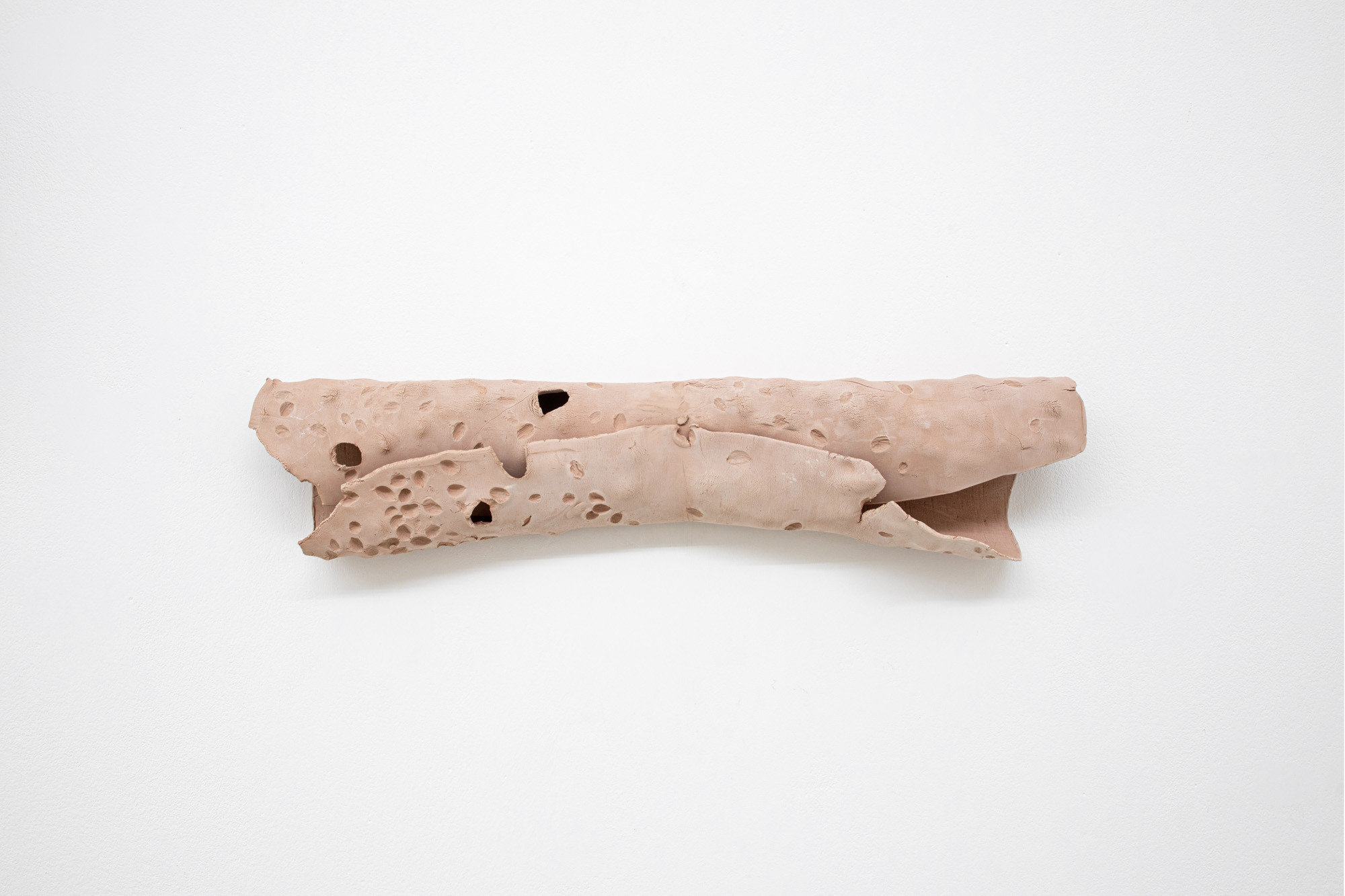 Océane Bruel, Feelings of others, stoneware, 2024. Photo: Bruno Silva