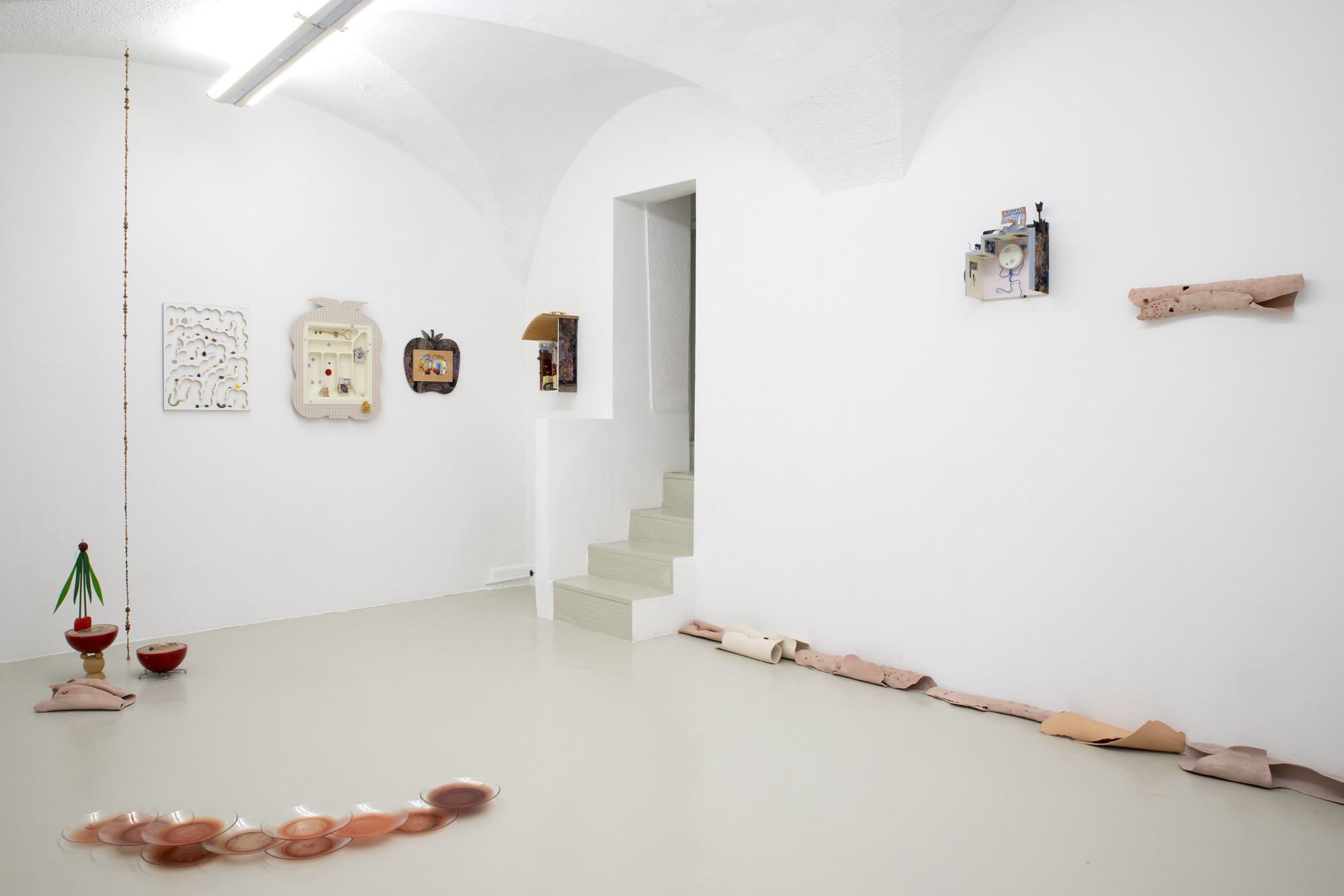 Exhibition view, Océane Bruel et dylan ray arnold, , “Water under the fridge”, In extenso, Clermont-Ferrand, France, 2024. Photo: Bruno Silva