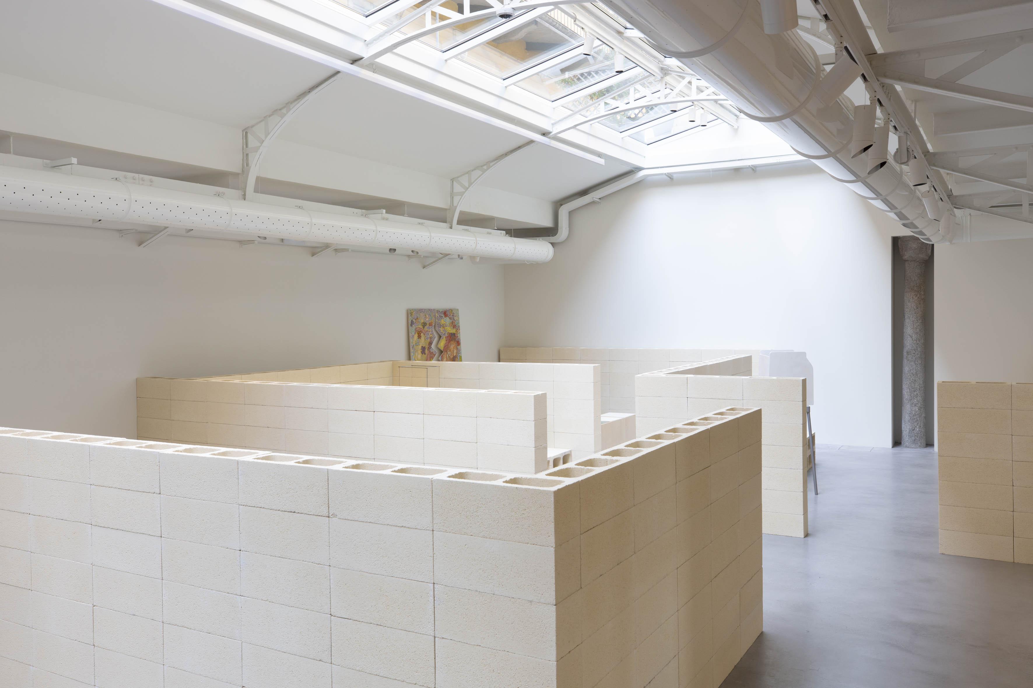 âSupponiamo un amoreâ: installation view of the exhibition curated by Fondazione Officine Saffi in collaboration with Fosbury Architecture. Main Sponsor: Iris Ceramica Group. Courtesy Fondazione Officine Saffi.