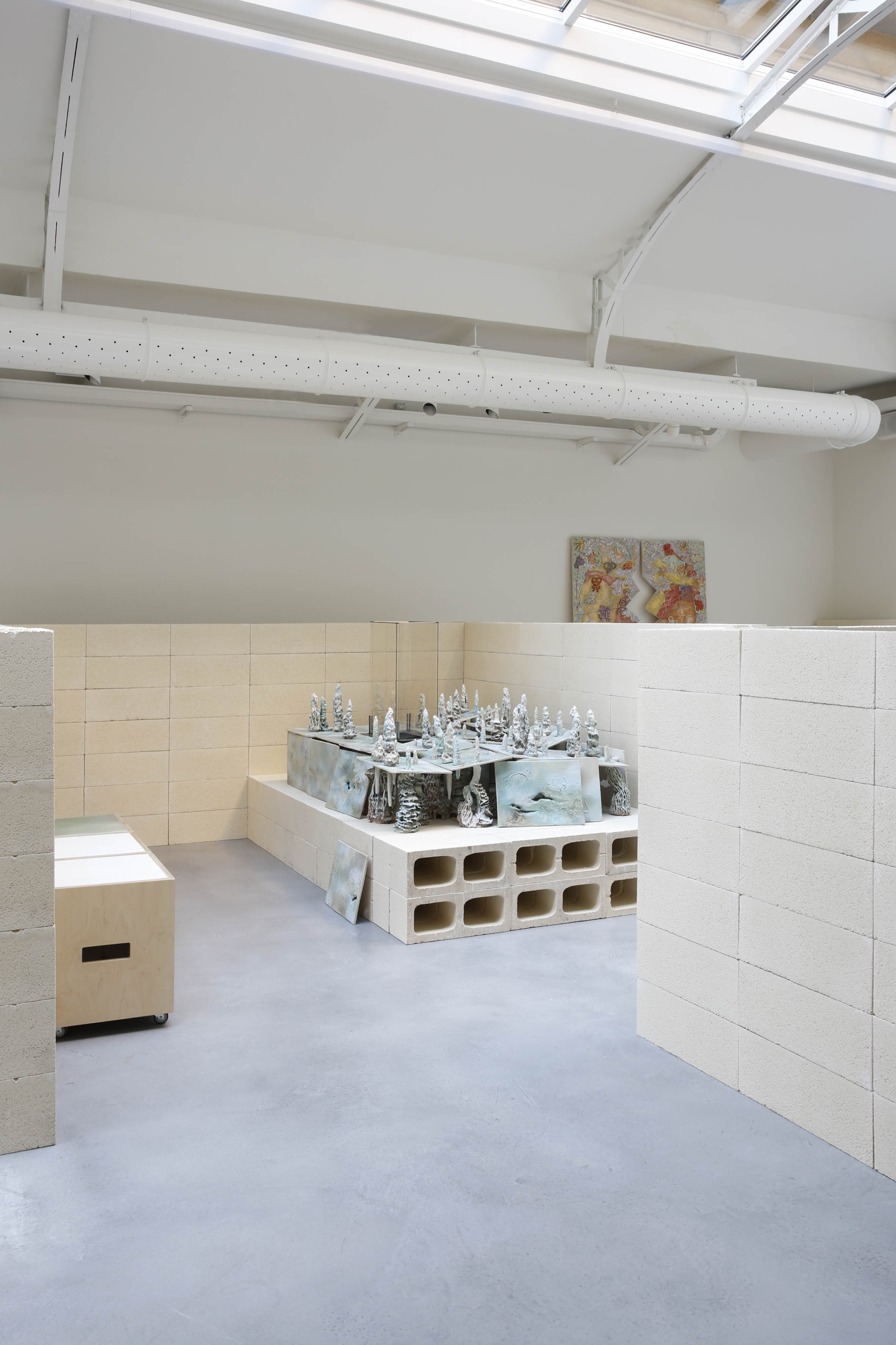âSupponiamo un amoreâ: installation view of the exhibition curated by Fondazione Officine Saffi in collaboration with Fosbury Architecture. Main Sponsor: Iris Ceramica Group. Courtesy Fondazione Officine Saffi.