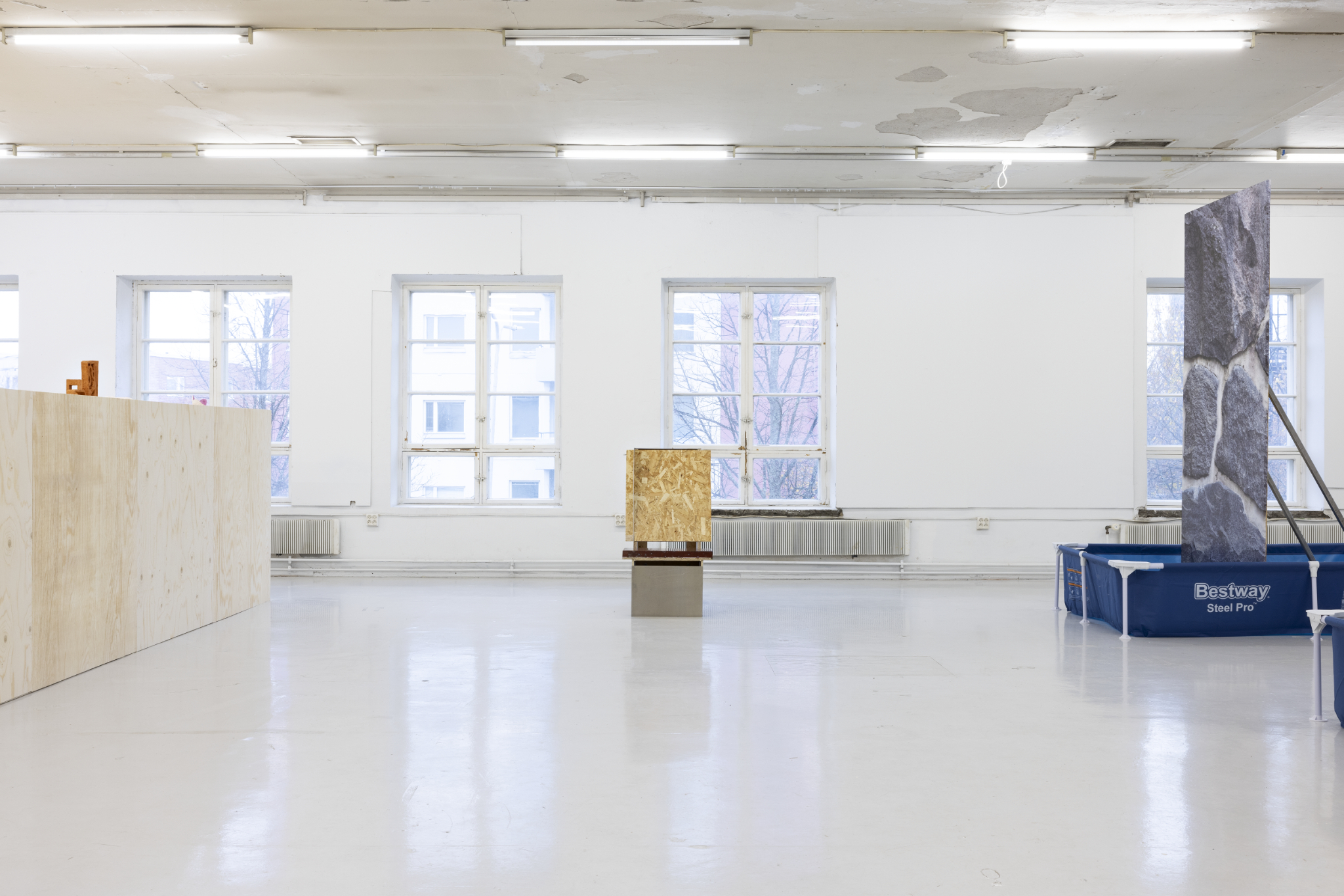 installation view, KUUMAA TIILTÄ, SIC, Helsinki