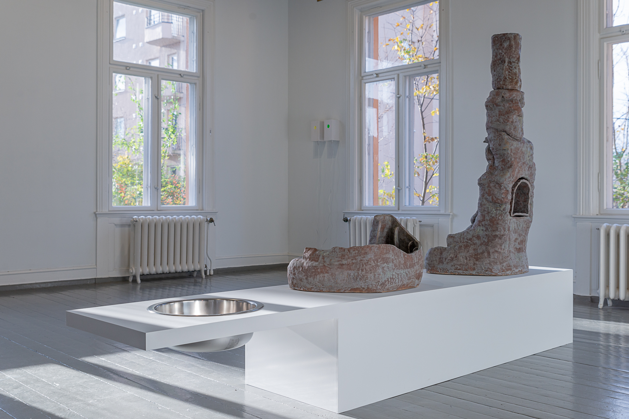Installation view, Grass huts and mud fortresses (the smoking room). Courtesy of the artist and Norwegian Sculptors Society