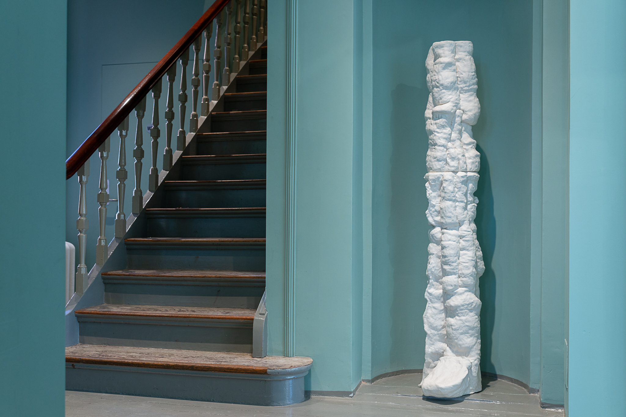 Floor pot (as plinth), (2024) Glazed stoneware, Courtesy of the artist and Norwegian Sculptors Society