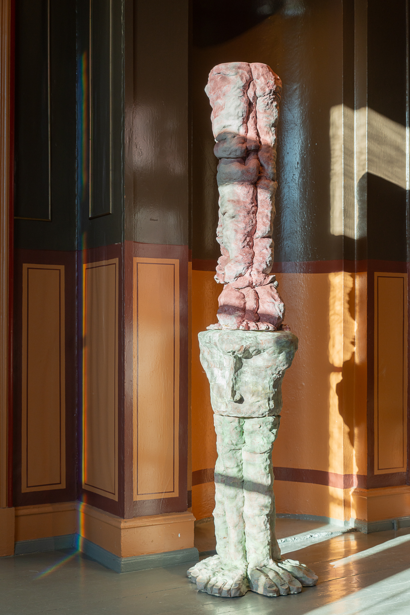 Untitled (vertical problems), (2024) Glazed stoneware, Courtesy of the artist and Norwegian Sculptors Society