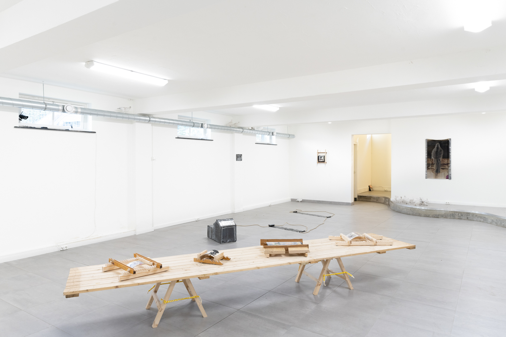 Exhibition view Yellow brick, blue brick, perpetually, 2024, B32 Artspace, Maastricht