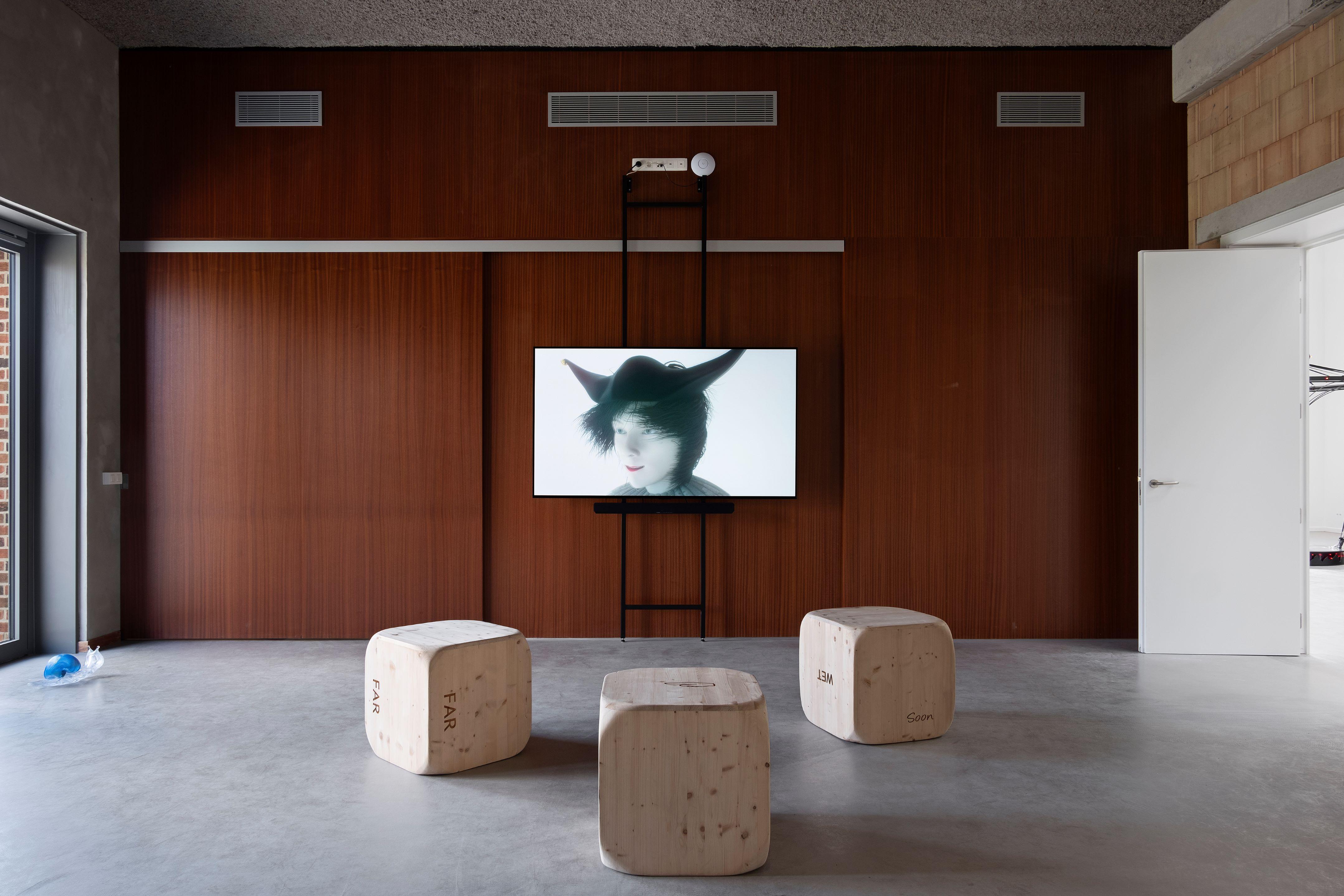 Room of the Future - Installation view: Snails, Julie Béna, 2019-2024, Blown glass, pigment - The Jester and Death*, Julie Béna, 2020, 3D video, colour, sound - Three dice, Julie Béna, 2019, Engraved wood (Commission by Jeu de Paume, Paris)