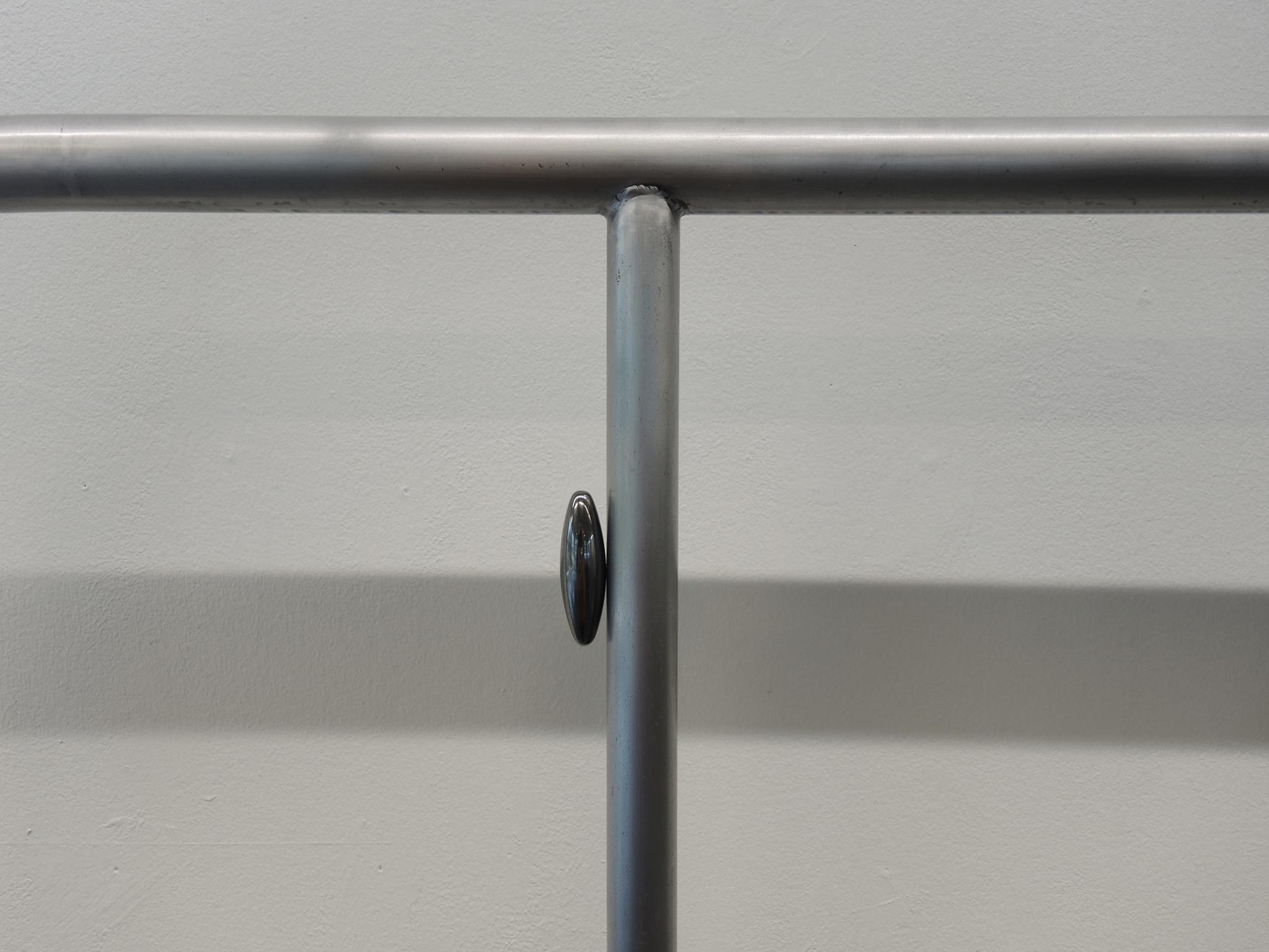 Sibylle Eimermacher, âPose #5â (detail), steel, hematite / magnetite, 2018