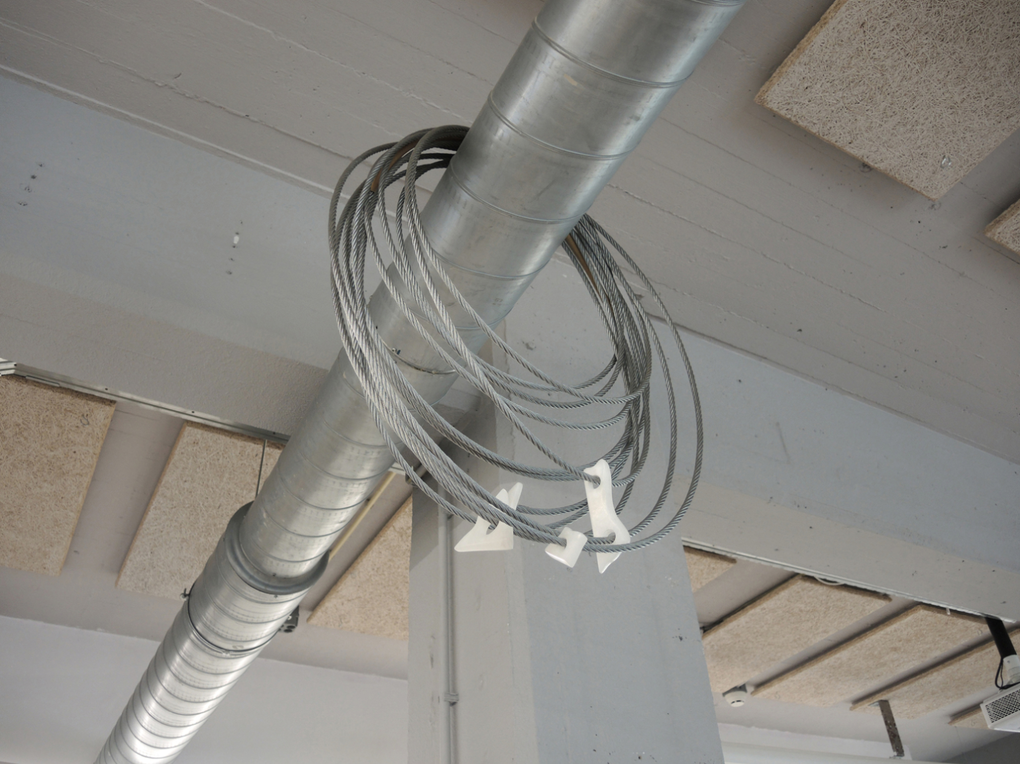 Sibylle Eimermacher, âNestingâ, steel cable, alabaster, tie wraps, 2024