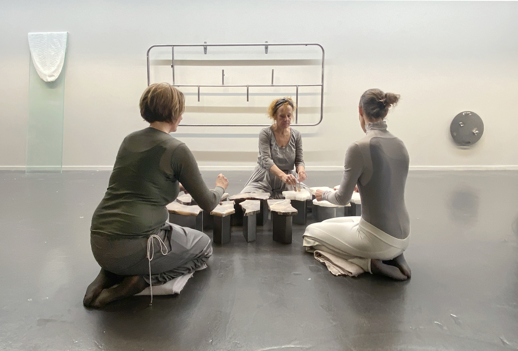 Sibylle Eimermacher, sound performance on alabaster lithophones; Performers: Anneke Ingwersen, Camiela Warringa, Sibylle Eimermacher; Fashion design: Mirte Engelhard a.o., 2024