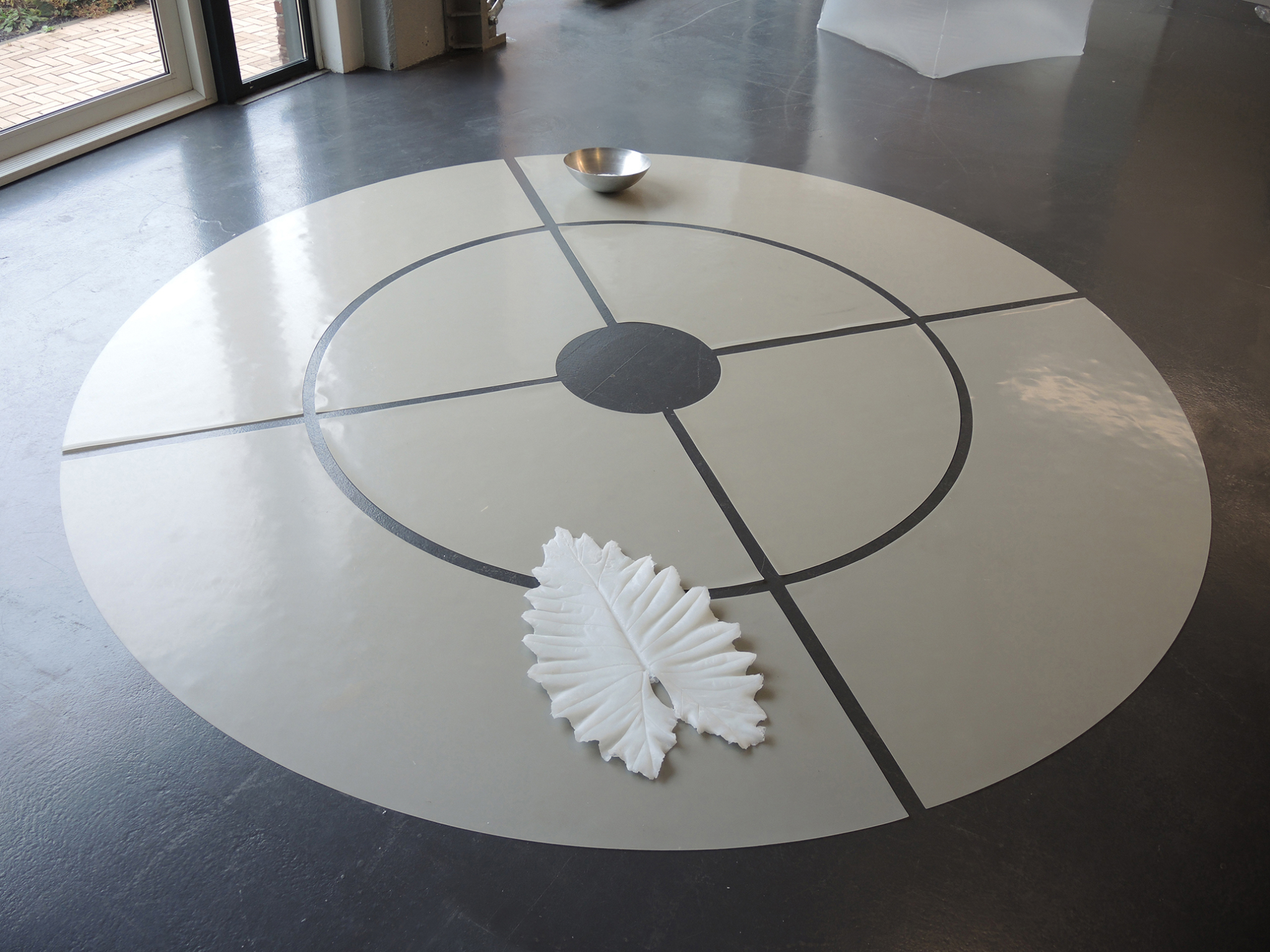 Sibylle Eimermacher, âPolish & Toneâ, silicone rubber mat, aluminium bowl, alabaster powder, 2023 / Annegret Kellner, âAnaesthesia Series â Alocasiaâ, silicone cast, 2024