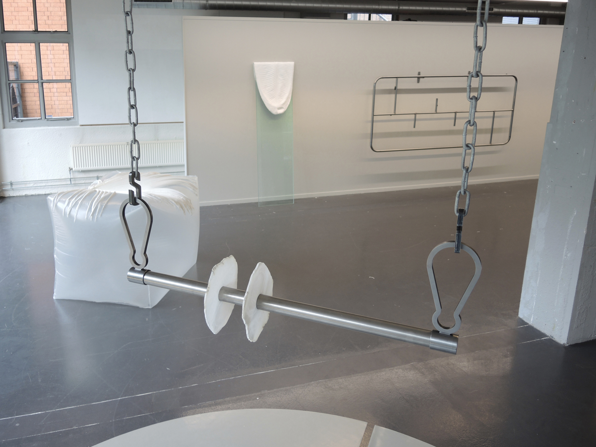 Sibylle Eimermacher, âSaltationâ, steel, alabaster, chain, 2024 / exhibition view