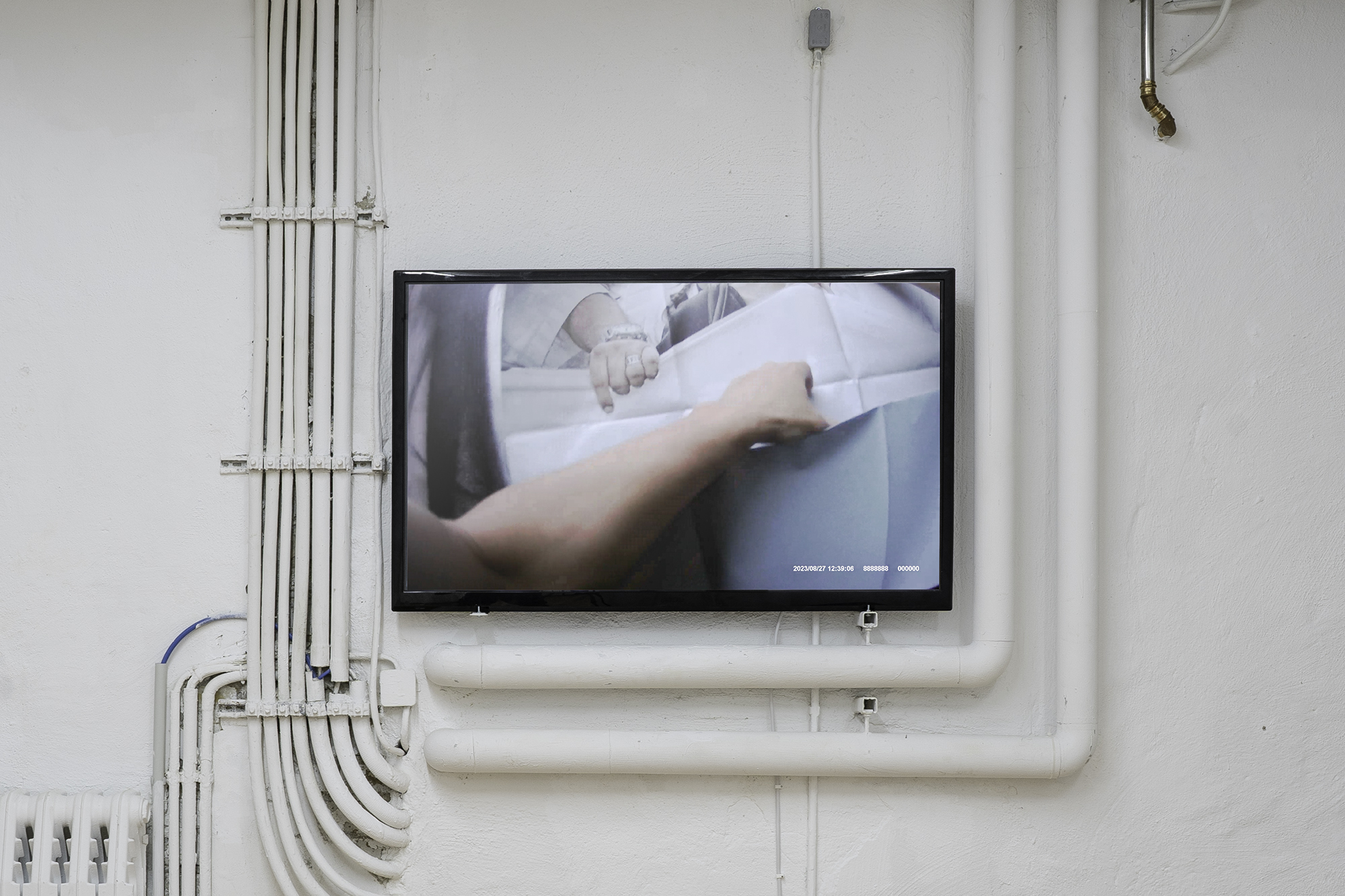 Satoshi Fujiwara, Haunted Tourist (After Hans-Joachim Bohlmann, Bodycam video, 0:40 mins, 2023. Courtesy the artist. Installation view of the exhibition Bleached at red, Berlin, 2024.