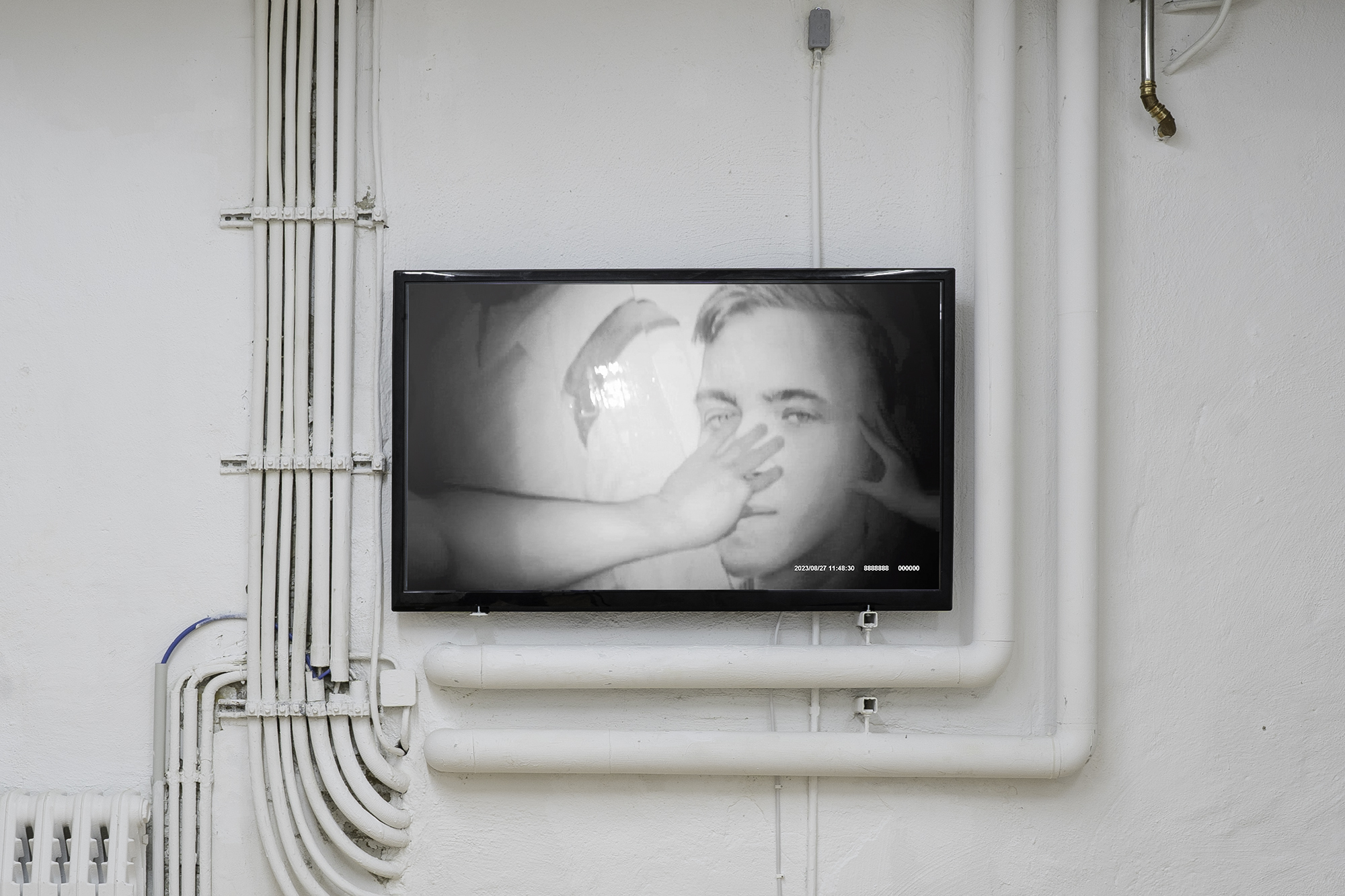 Satoshi Fujiwara, Haunted Tourist (After Hans-Joachim Bohlmann, Bodycam video, 0:40 mins, 2023. Courtesy the artist. Installation view of the exhibition Bleached at red, Berlin, 2024.