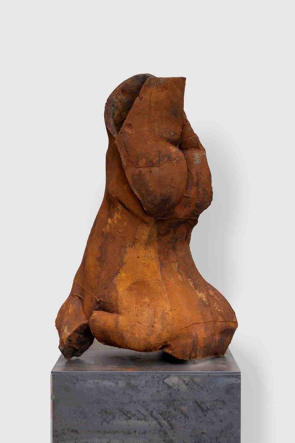 Hugo Servanin, Giant 50, 2024. Chamotte clay, cast iron dust, steel plinth, 74 x 49 x 36 cm. Installation view: Environment 12, solo exhibition at NıCOLETTı, London, 2024. Photo: Jack Elliot Edwards.