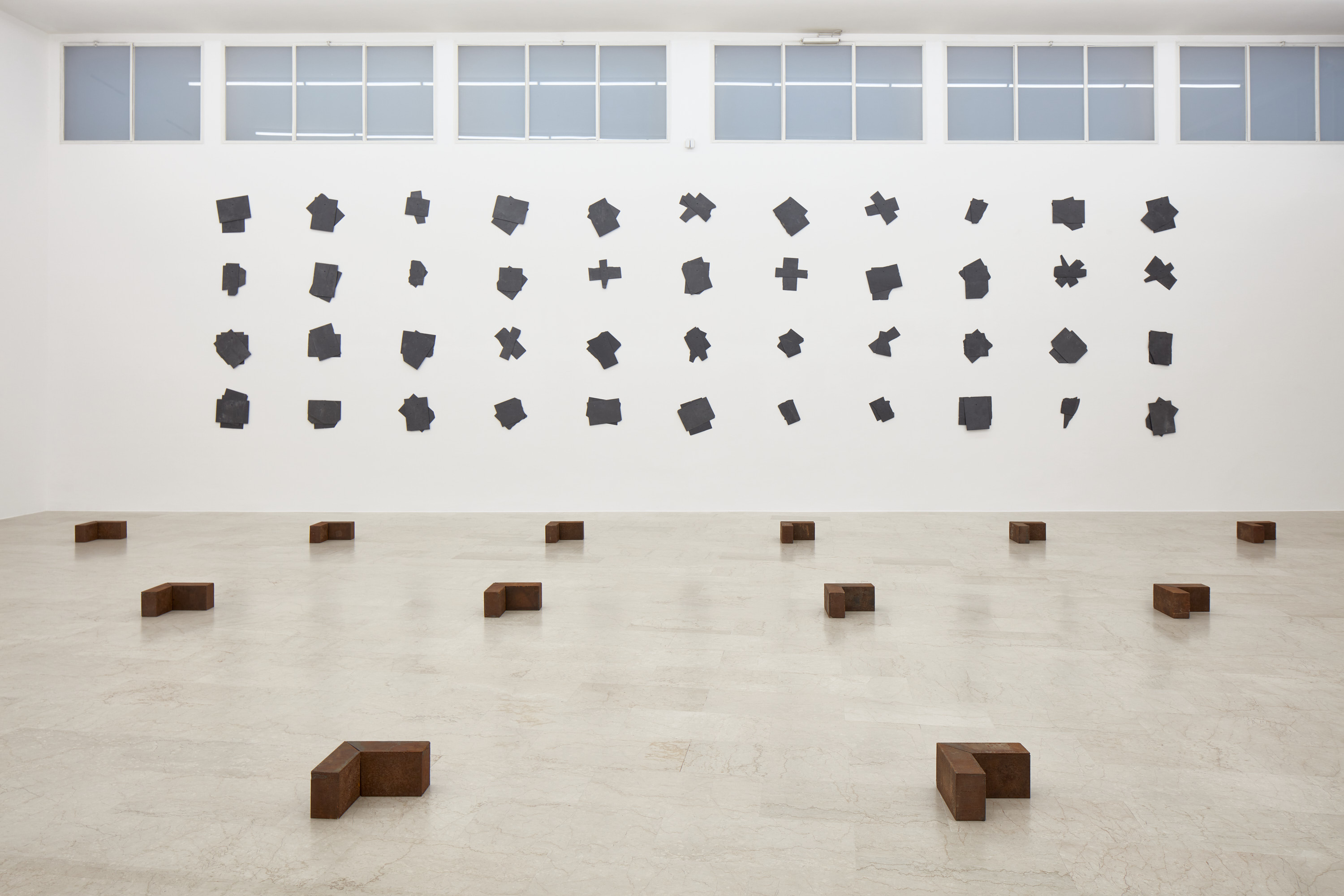 Richard Nonas, 2024, installation view, P420, Bologna (Courtesy P420, Bologna) (Photo credit Carlo Favero)