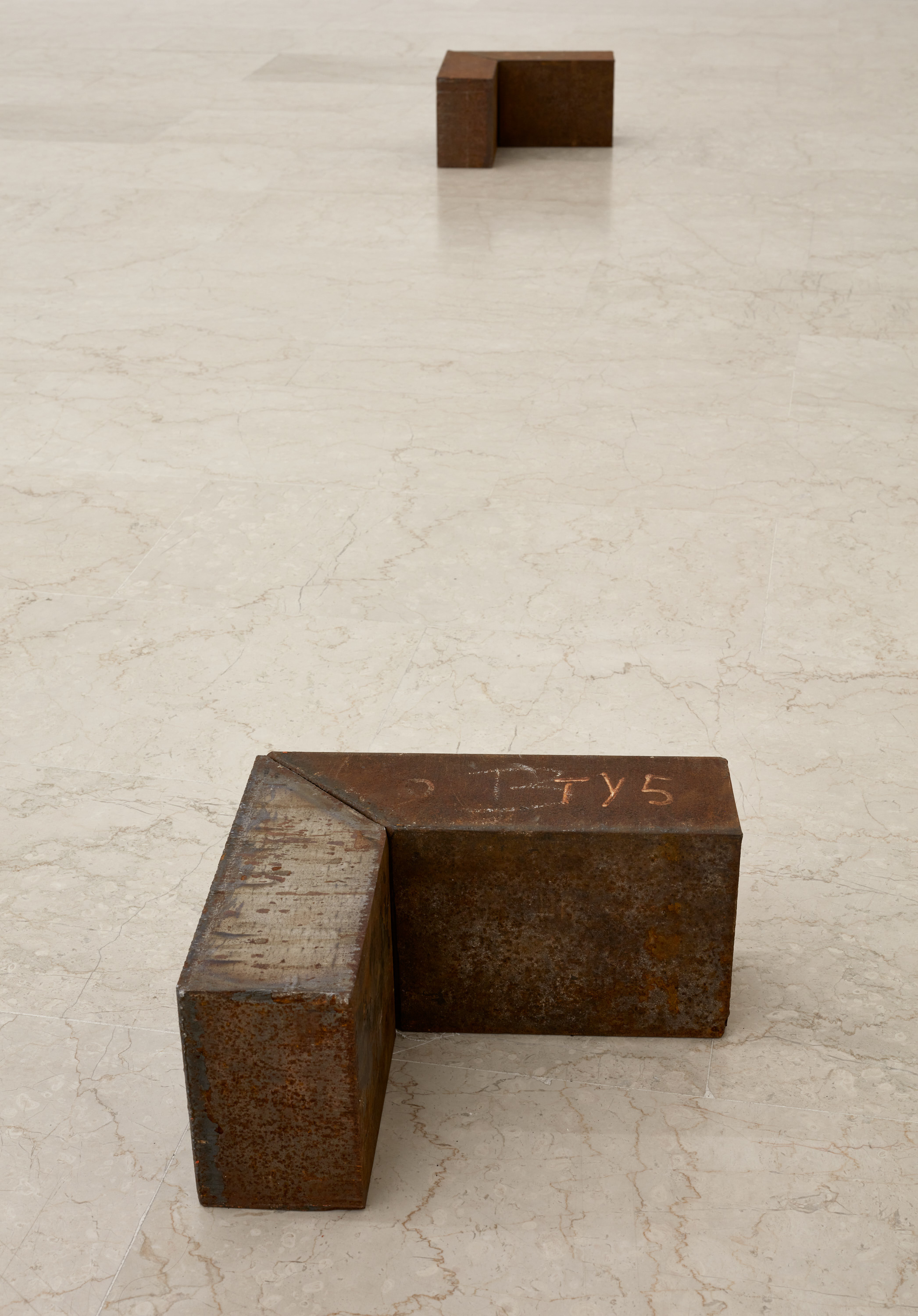 Richard Nonas, 2024, installation view, P420, Bologna (Courtesy P420, Bologna) (Photo credit Carlo Favero)