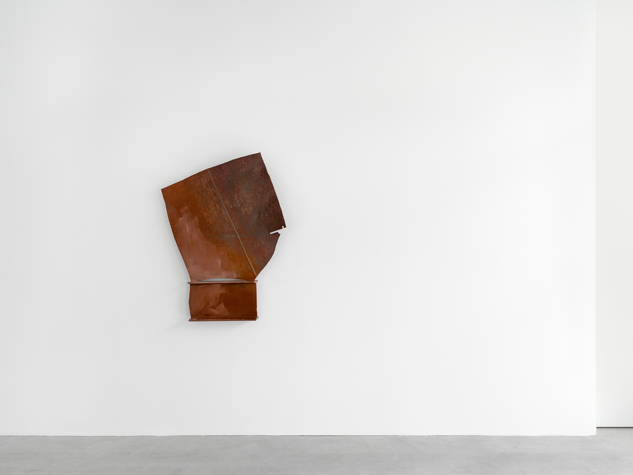 Meuser, "Hängepartie", Galerie Nordenhake Berlin 2024, copyright the artist, courtesy the artist and Galerie Nordenhake Berlin/ Stockholm/ Mexico City, photo by Gerhard Kassner