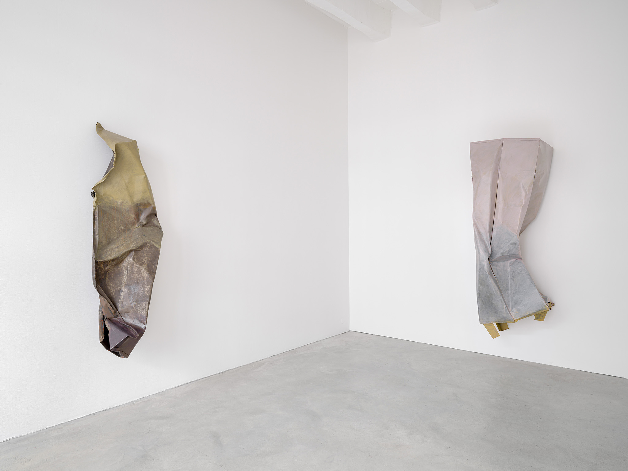 Meuser, "Hängepartie", Galerie Nordenhake Berlin 2024, copyright the artist, courtesy the artist and Galerie Nordenhake Berlin/ Stockholm/ Mexico City, photo by Gerhard Kassner