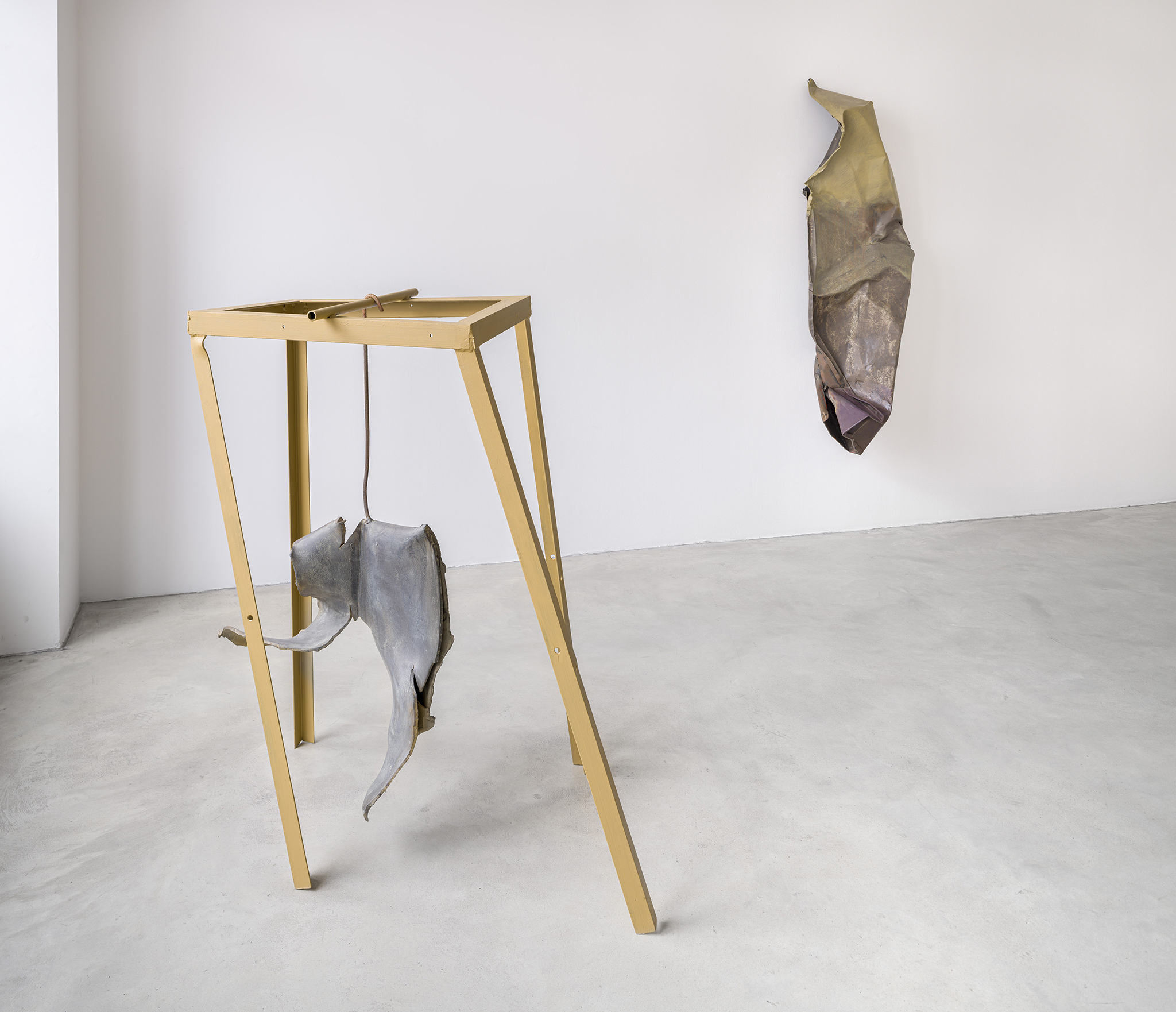 Meuser, "Hängepartie", Galerie Nordenhake Berlin 2024, copyright the artist, courtesy the artist and Galerie Nordenhake Berlin/ Stockholm/ Mexico City, photo by Gerhard Kassner