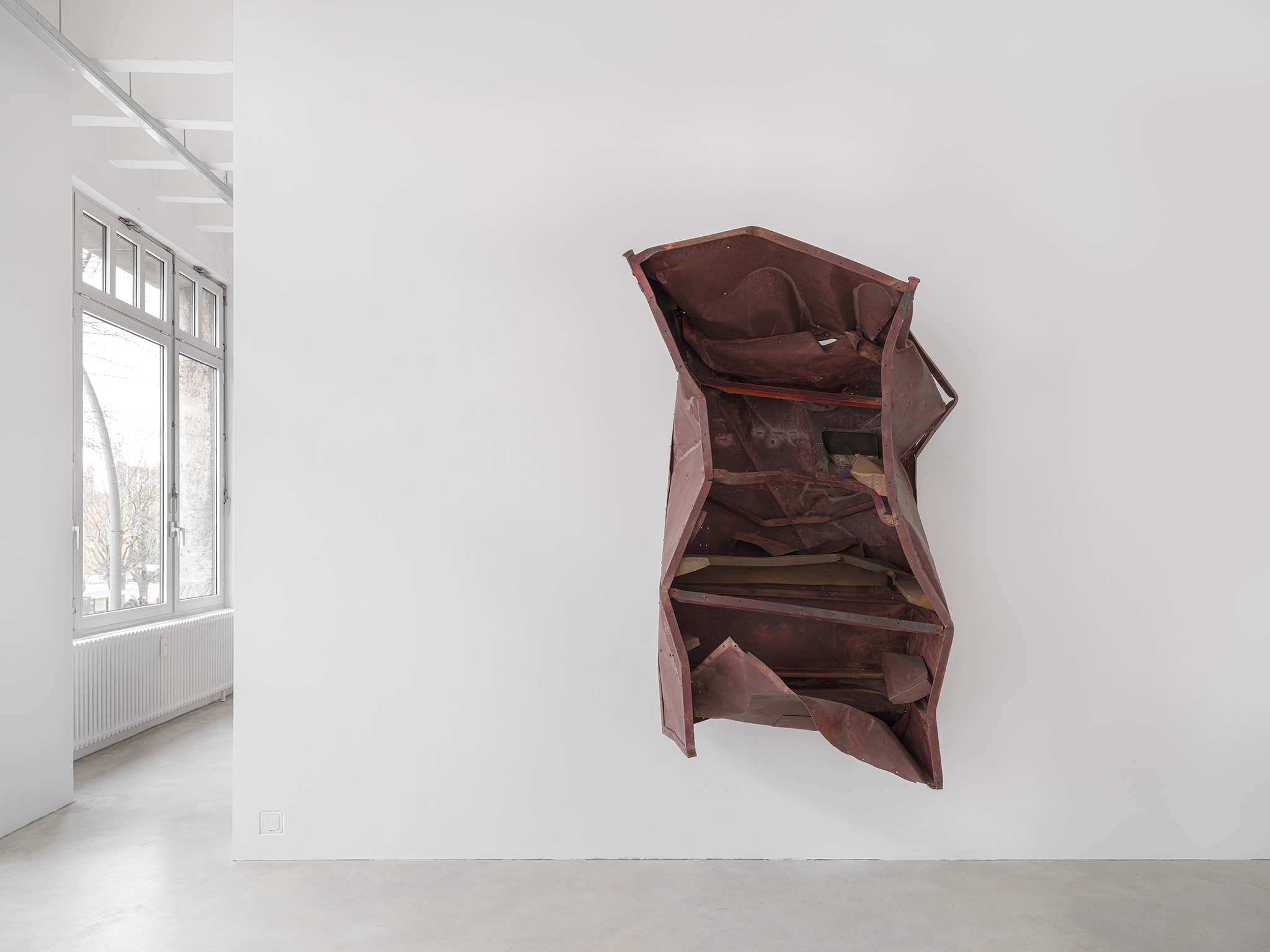 Meuser, "Hängepartie", Galerie Nordenhake Berlin 2024, copyright the artist, courtesy the artist and Galerie Nordenhake Berlin/ Stockholm/ Mexico City, photo by Gerhard Kassner