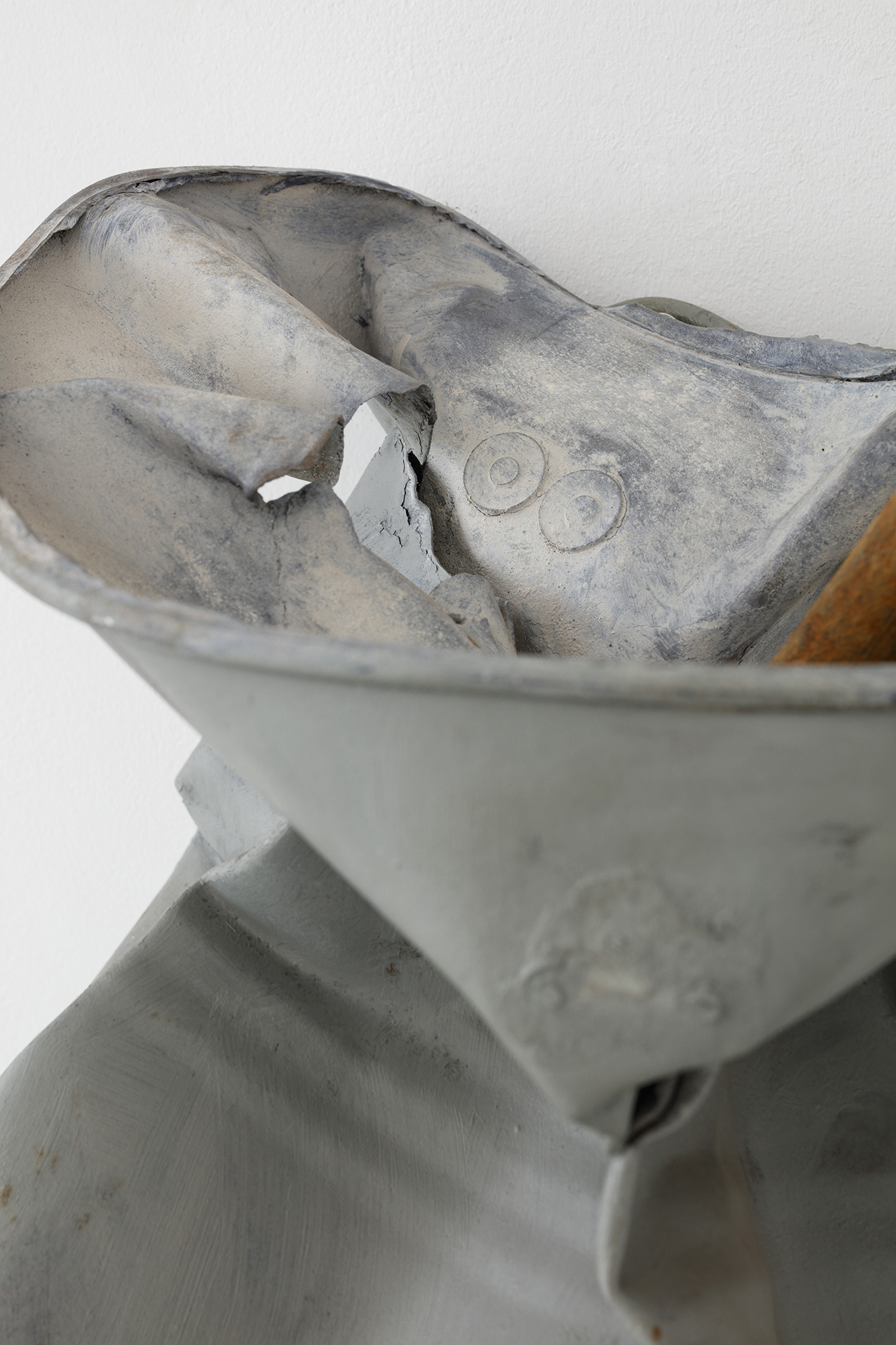 Meuser, "Alles im Eimer" (detail), 2021, steel and oil paint, 75 x 67 x 40 cm, 29 1/2 x 26 3/8 x 15 3/4 in, copyright the artist, courtesy the artist and Galerie Nordenhake Berlin/ Stockholm/ Mexico City, photo by Matthias Lindner