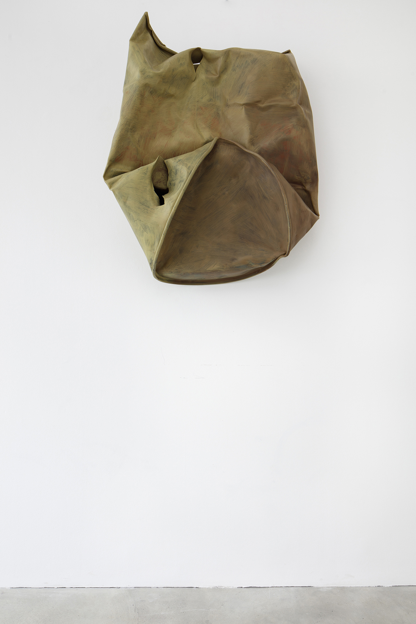 Meuser, "Völlig Knülle", 2022, steel and oil paint, 70 x 86 x 32 cm, 27 1/2 x 33 7/8 x 12 5/8 in, copyright the artist, courtesy the artist and Galerie Nordenhake Berlin/ Stockholm/ Mexico City, photo by Matthias Lindner