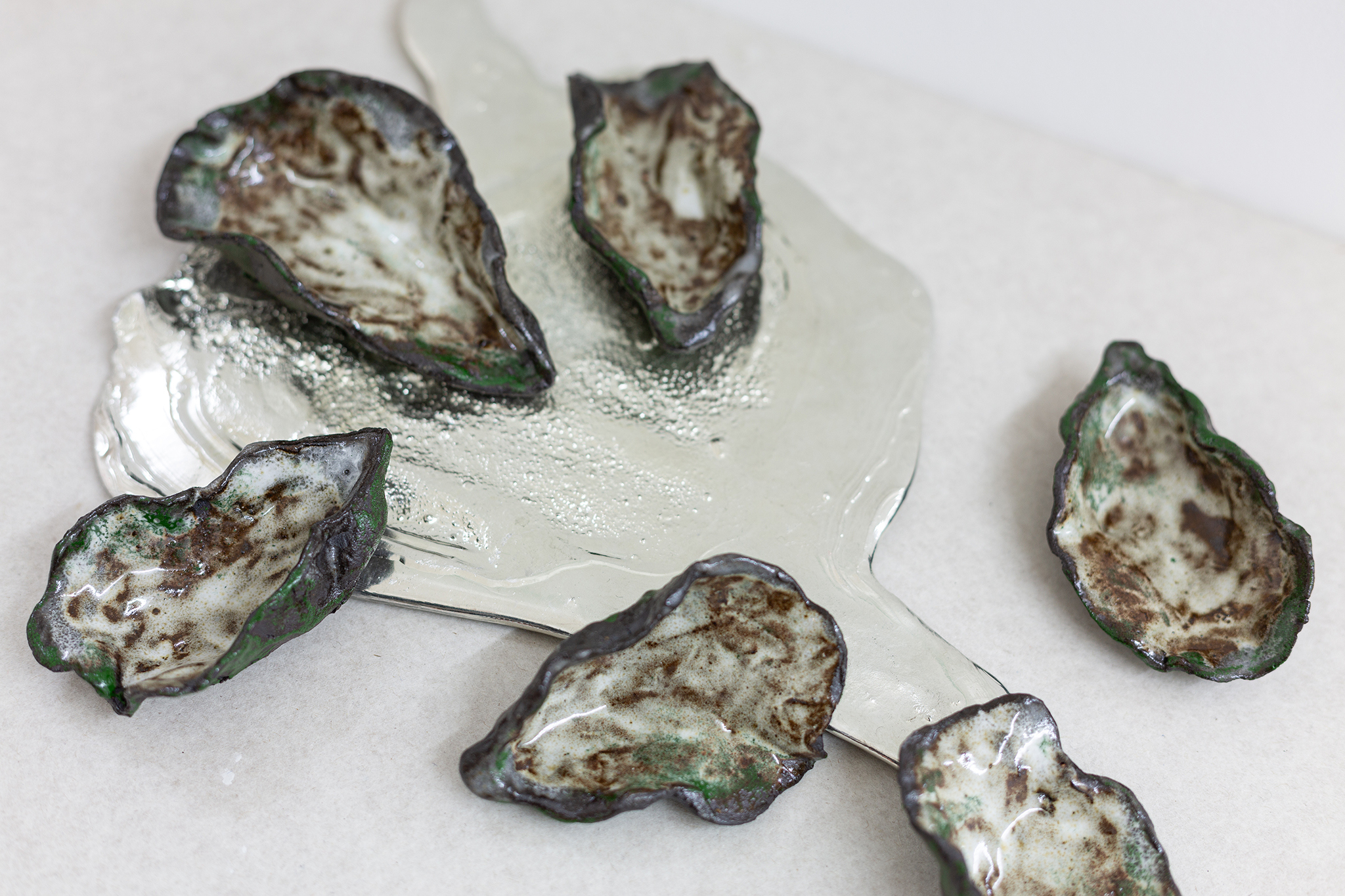 Daria Melnikova, Sixaine, 2020. Clay, glaze, tin, 28 x 28 x 4 cm