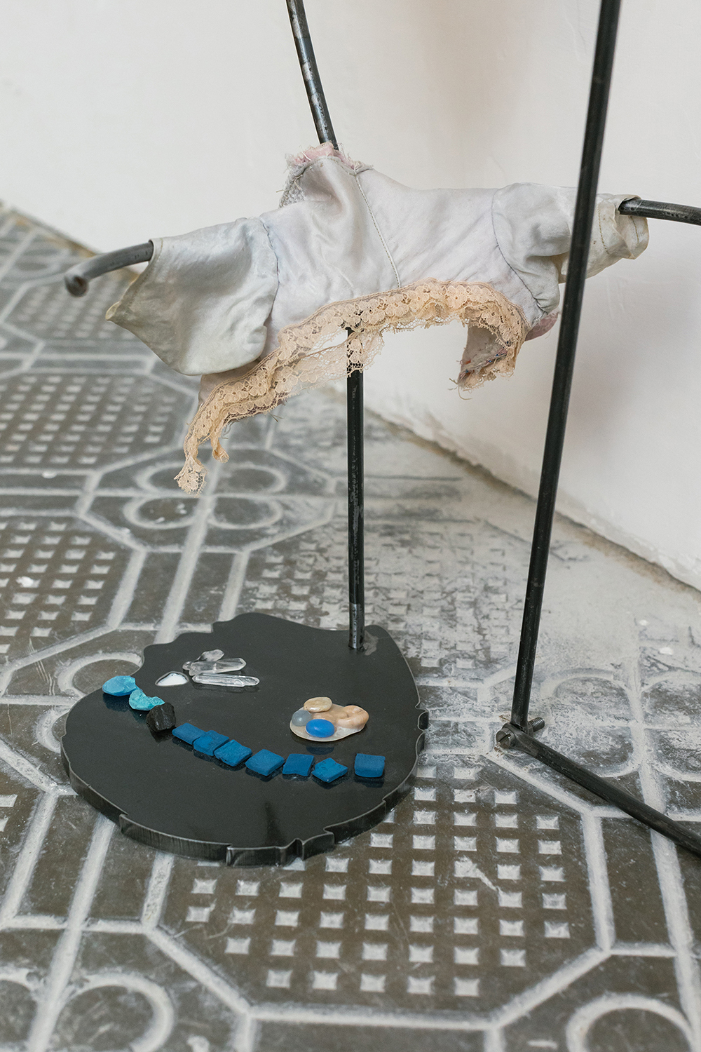 Lucia Leuci, Fornarina madre, 2024, Iron, resin, fabric, acrylic, alabaster powder, ash, eye shadow, blush, pigments, plastic, semi-precious stones, fossils, 163x60x38 cm