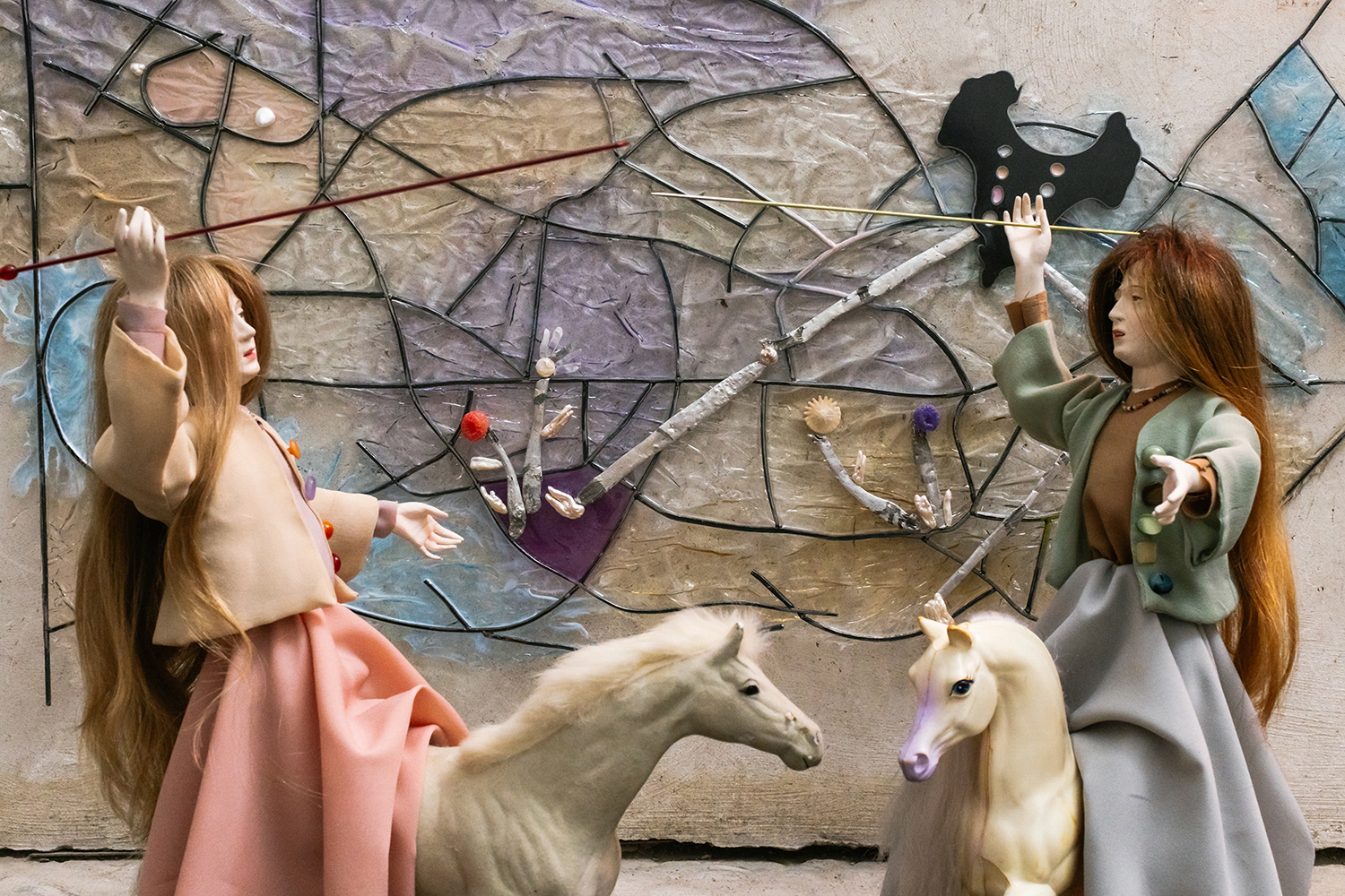 Lucia Leuci, Paesaggio con Fornarina in lotta con sé stessa, 2024, Iron, resin, pigments, ceramic, fabric, plastic, acrylic colours, hair, blush, aluminium, quartz, pearls, mother-of-pearl, semi-precious stones, fossils, neon, 117x128x52 cm
