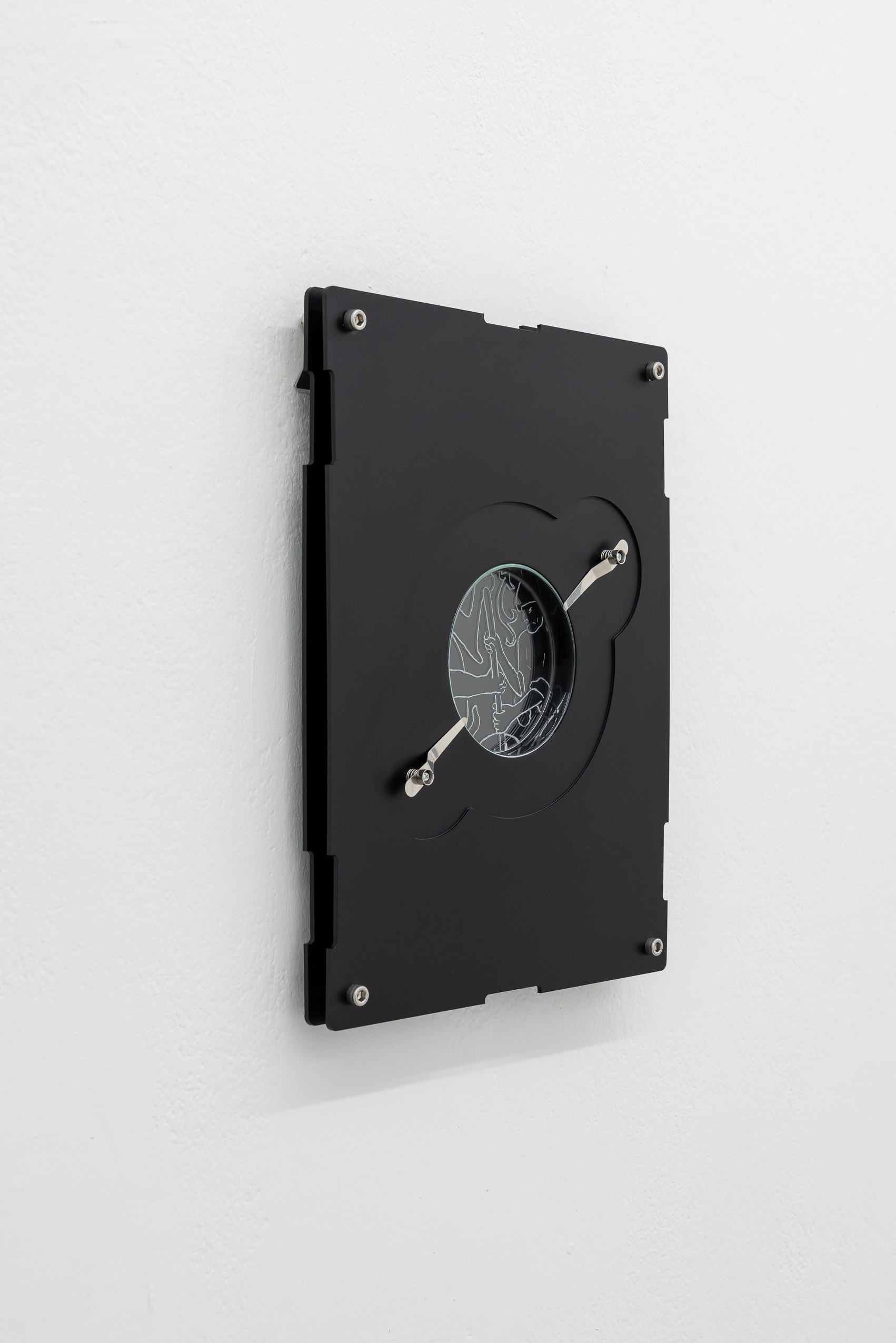 Sample Residue #6 (anodized aluminum, engraving on Petri dish, sample holder, spring, 26 x 35 x 3,5 cm)