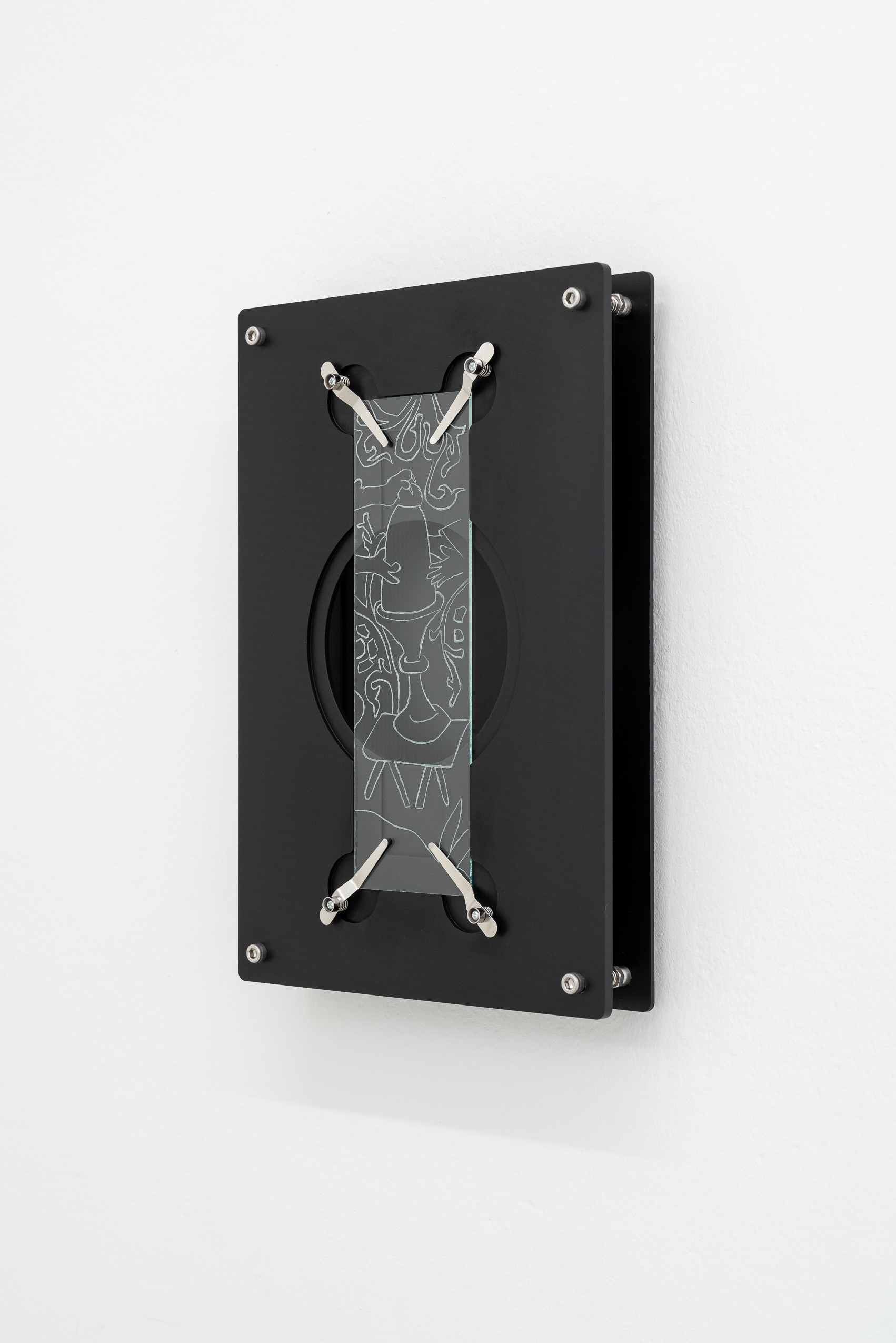Sample Residue #4 (anodized aluminum, engraving on glass, sample holder, spring, 25 x 35 x 3,5 cm)