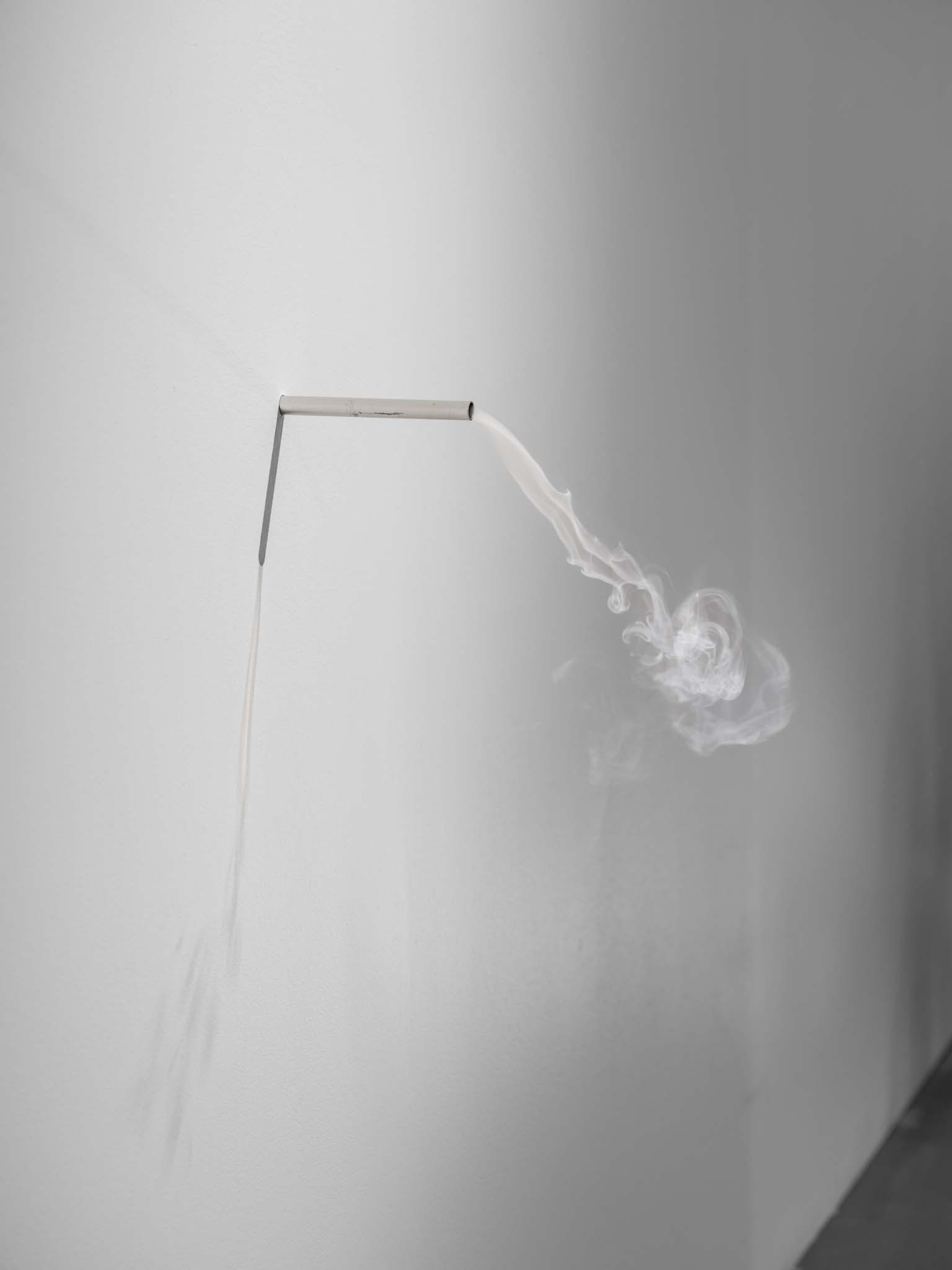 Un chant d’amour, 2024 12x1x1 cm, Aluminum tube, diffuser