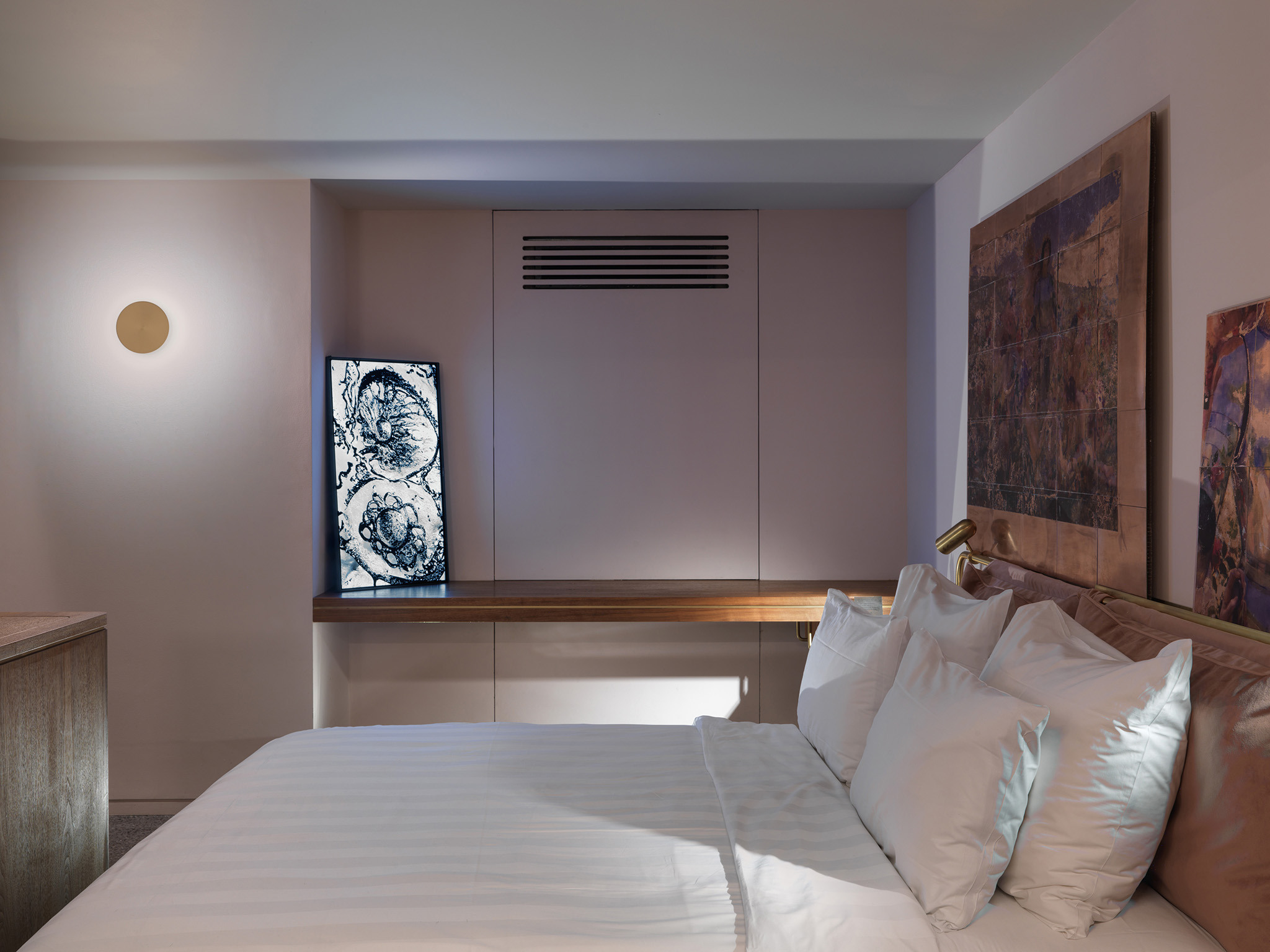 Works by Ioli Kavakou, Niki Analyti