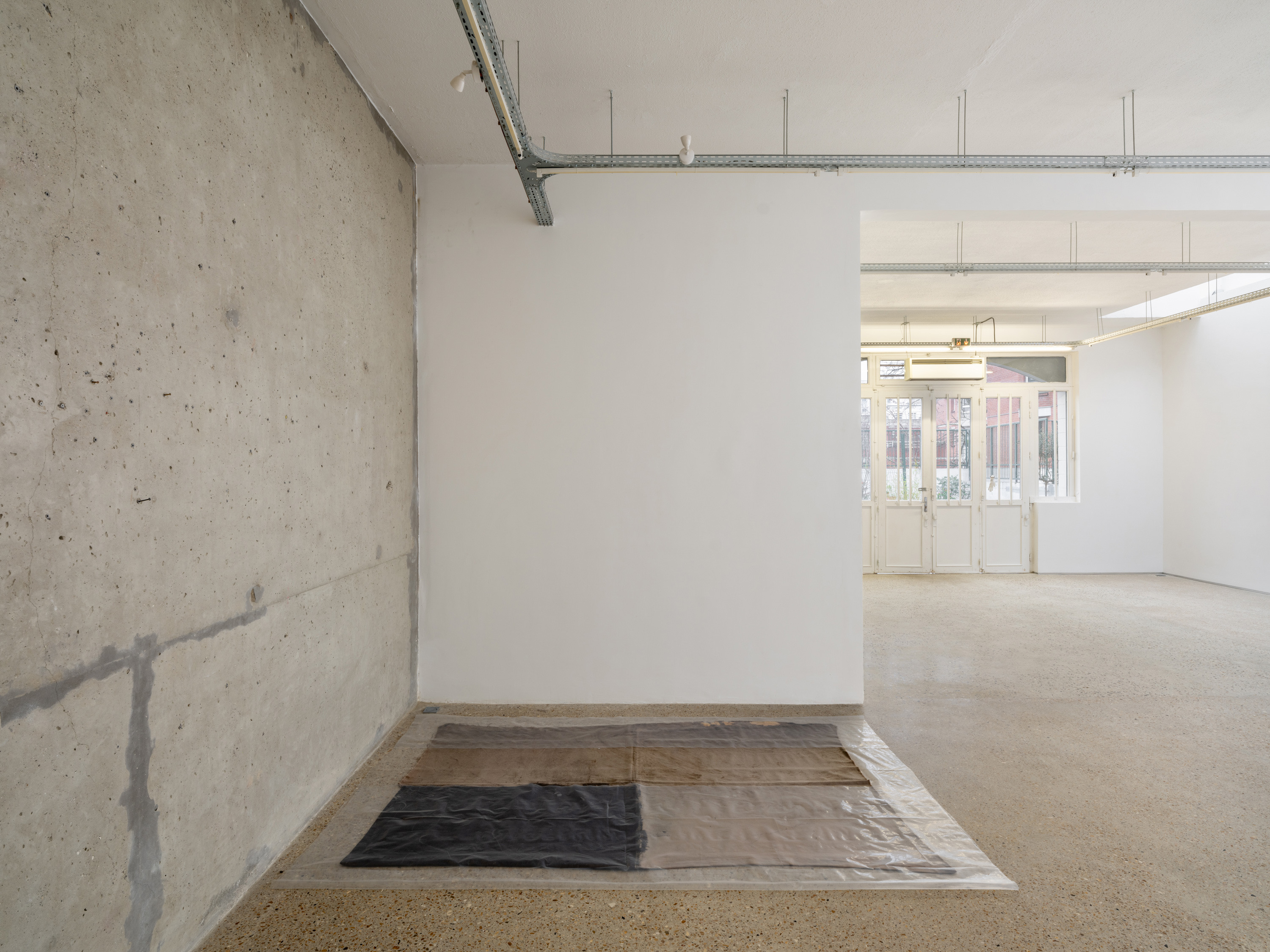 Michael E. Smith, Untitled, 2025, Fabric, plastic, 274 × 177 cm. Courtesy of the artist and Crèvecœur, Paris Photo: Martin Argyroglo