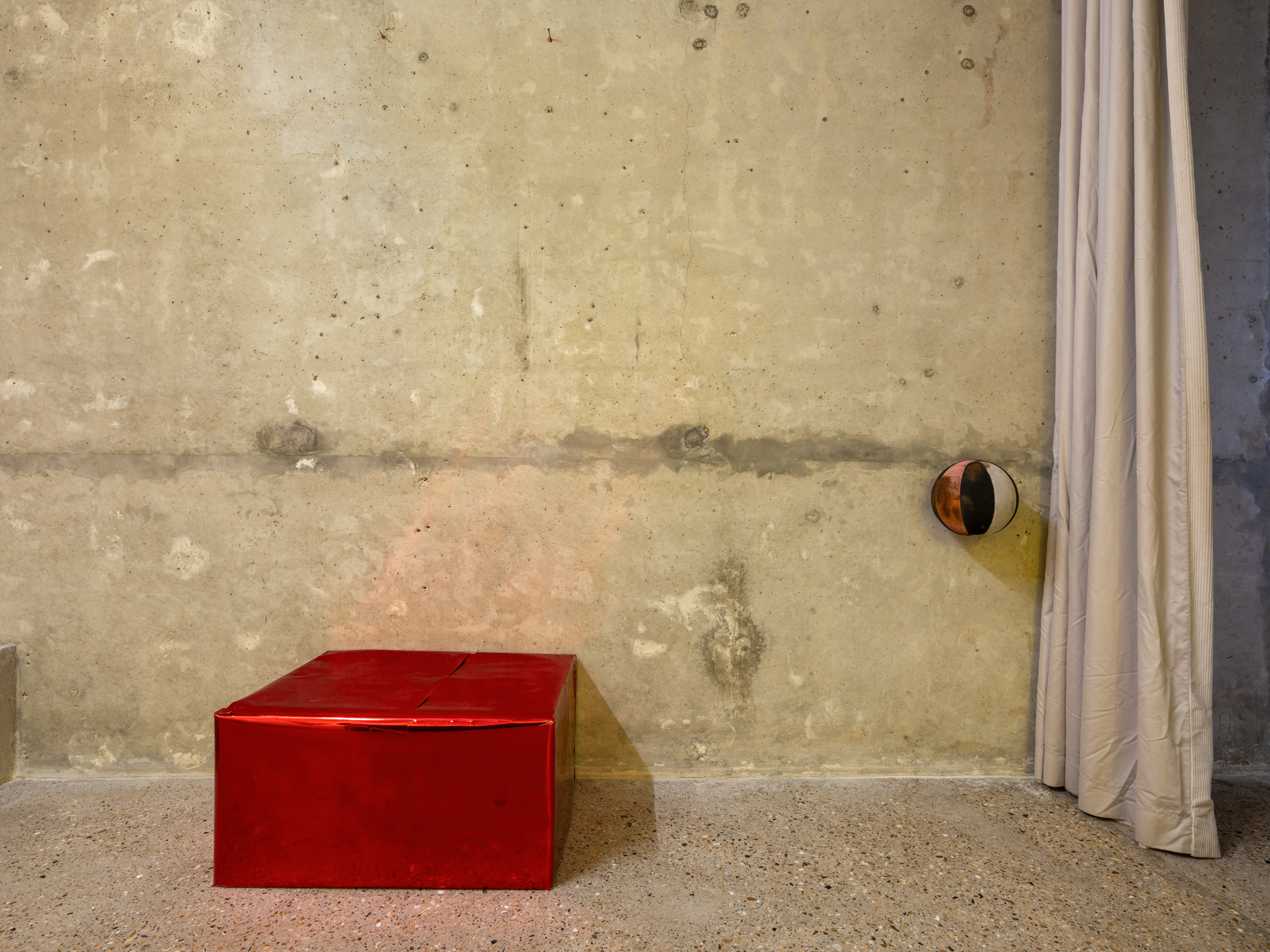 Exhibition view, 2025, Crèvecœur, Paris. Courtesy of the artist and Crèvecœur, Paris. Photo: Martin Argyroglo