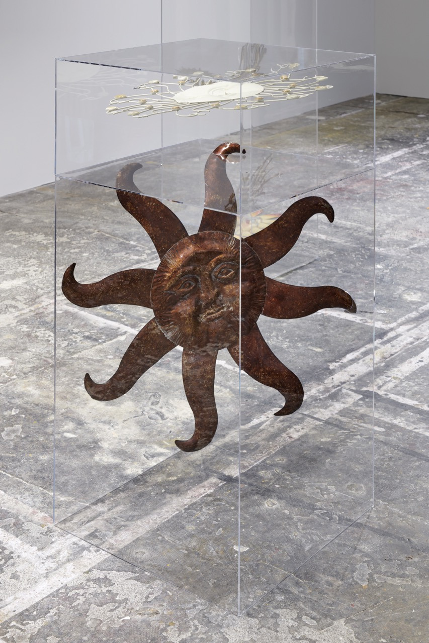 Hêlîn Alas - Dasein 1, 2025, Sheet metal, decorative elements, acrylic glass, 120 x 60 x 60 cm