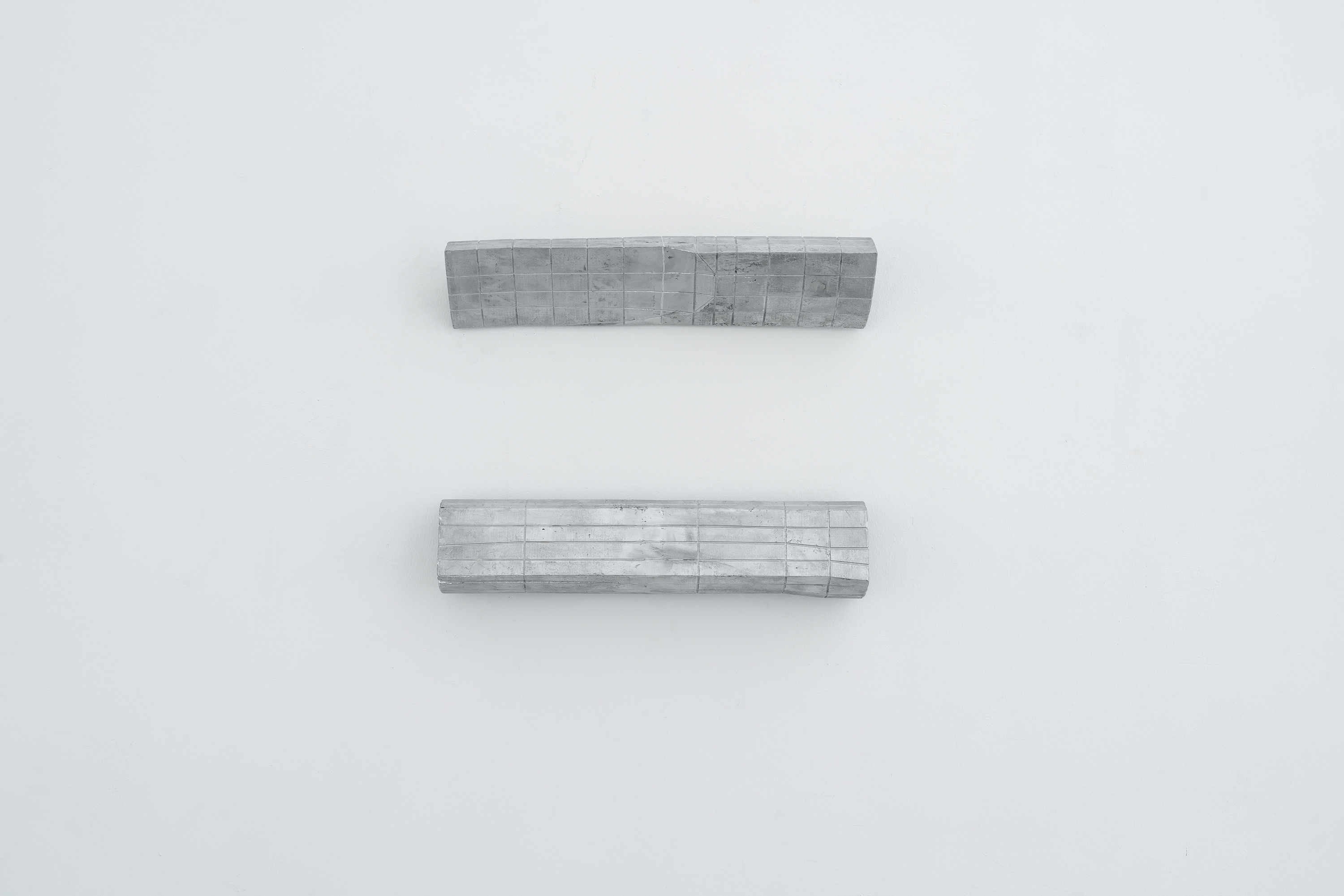 Lou Jaworski, EQ =, 2025, Cast aluminum 41 x 48 x 9 cm | Courtesy of max goelitz Copyright of the artist Photo: Dirk Tacke