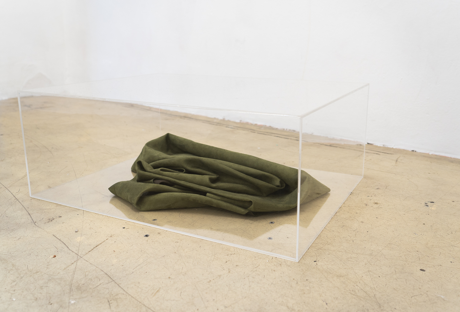 Paris van der Thunder, Lena Lieselotte Schuster, Reclining Sculptures, 2023