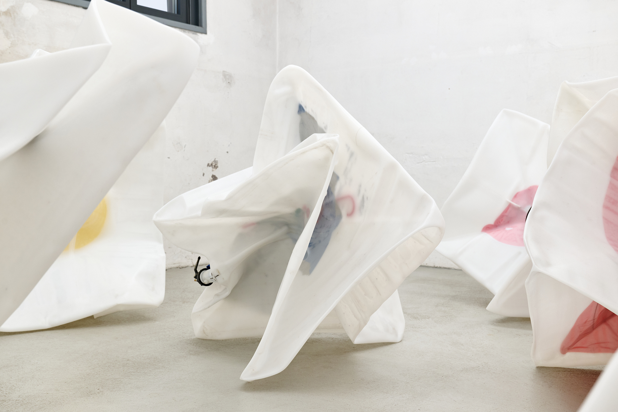 Sacha Kanah, Jumping Jacks with The Japanese Sandman, 2025, IBC, valve, leather, velvet, tin sheet, umbrella, vacuum 122 x 103 x 115 cm