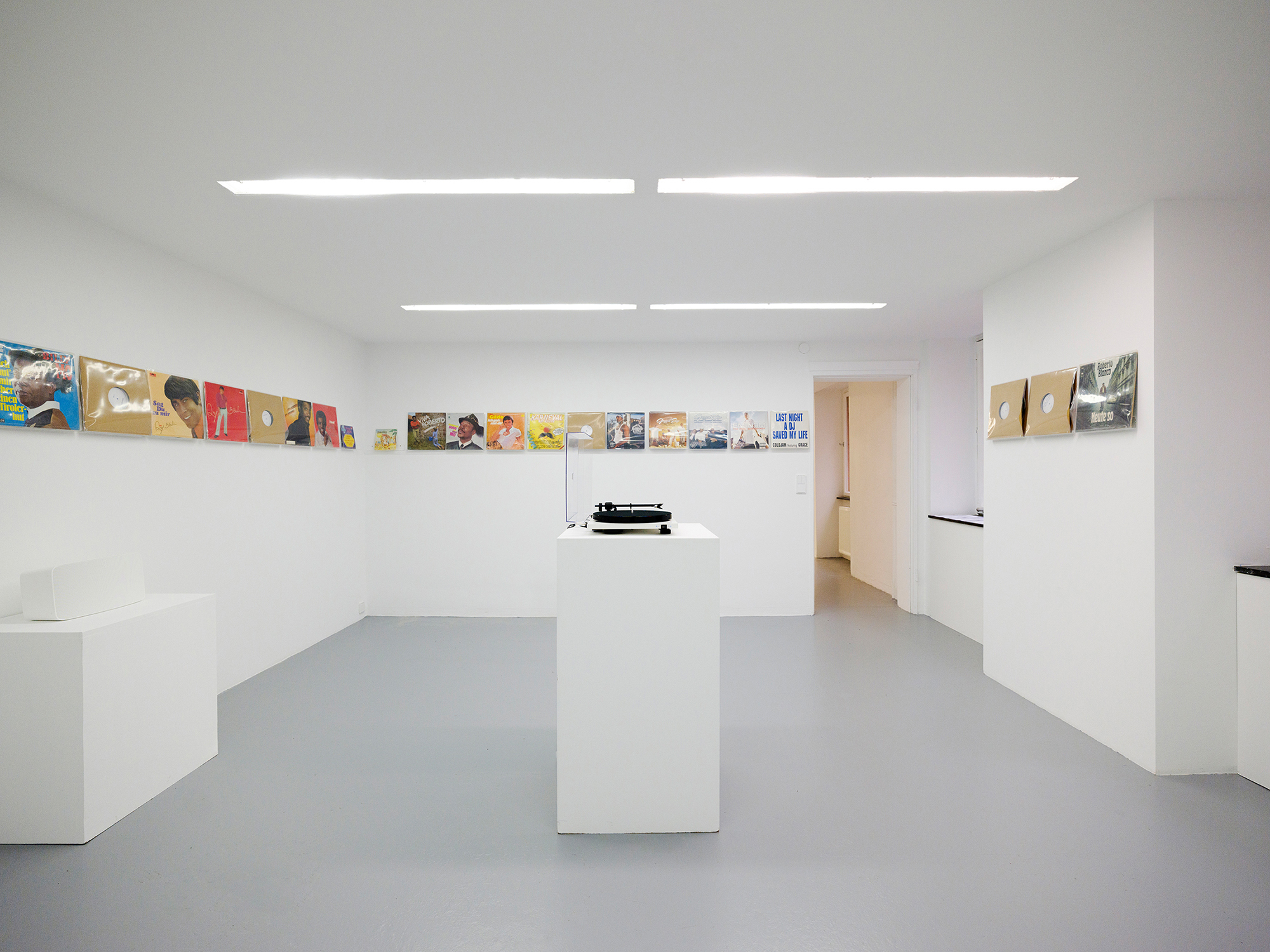 Joana Tischkau, Archiv, 2024, Records & Dubplates © basis e.V., photo: Katrin Binner
