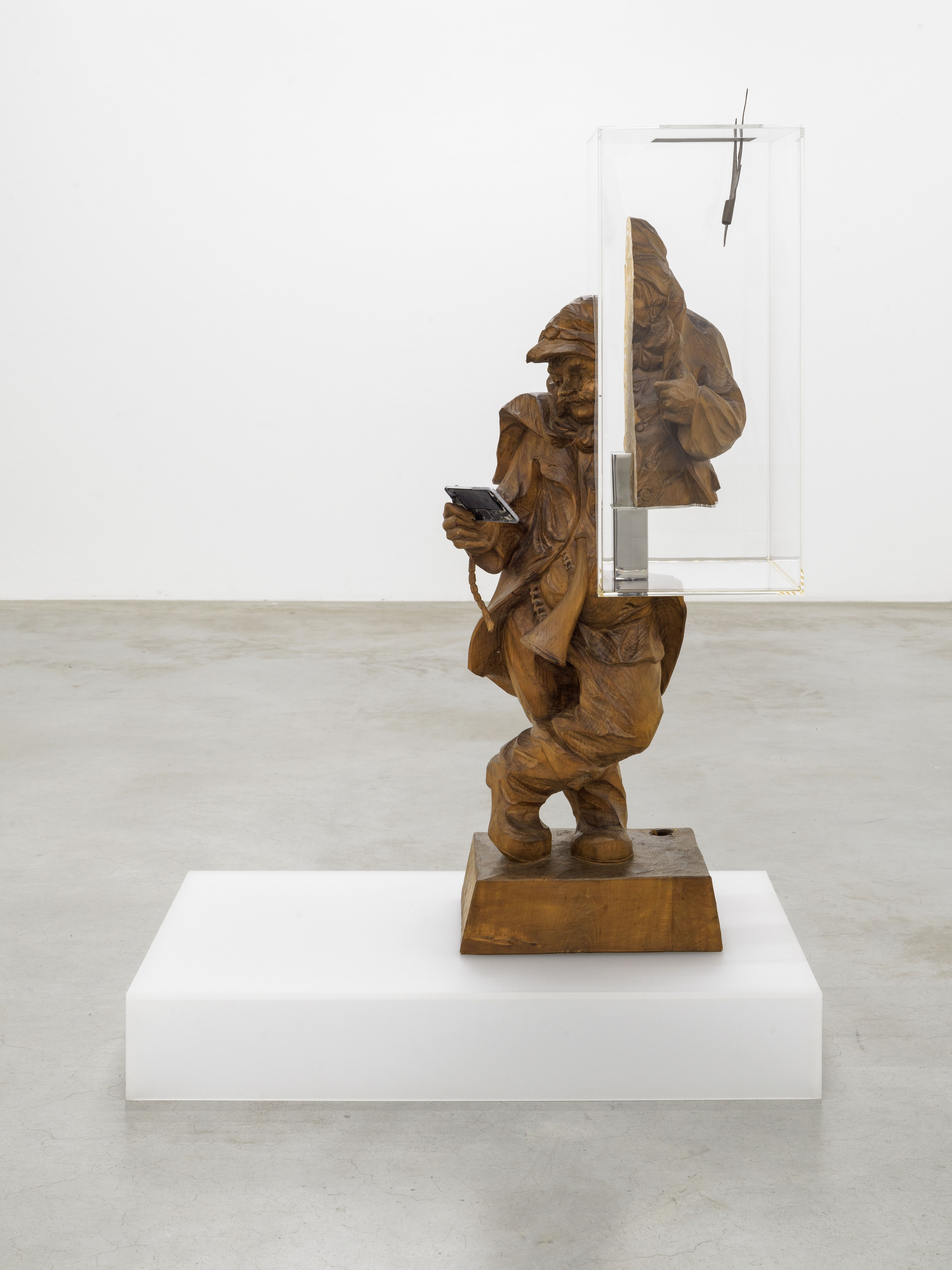 Jonas Roßmeißl, Nachtwächter, 2021. 950mm x 650mm x 1300mm. Combed nail beetle (Ptilinus pestinicornis), lime wood, copper, PMMA, chrome-nickel steel V4A. Courtesy of the artist and Oldenburger Kunstverein. Photo: Roman März.