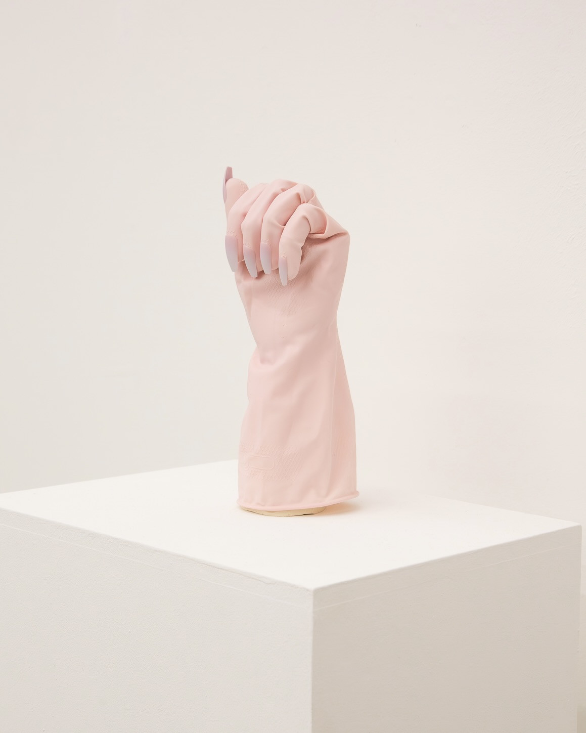 Geballte Faust, Sophia Muriel: Bleiben (Stay), Kunstraum m3 Berlin, Foto: Micki Rosi Richter