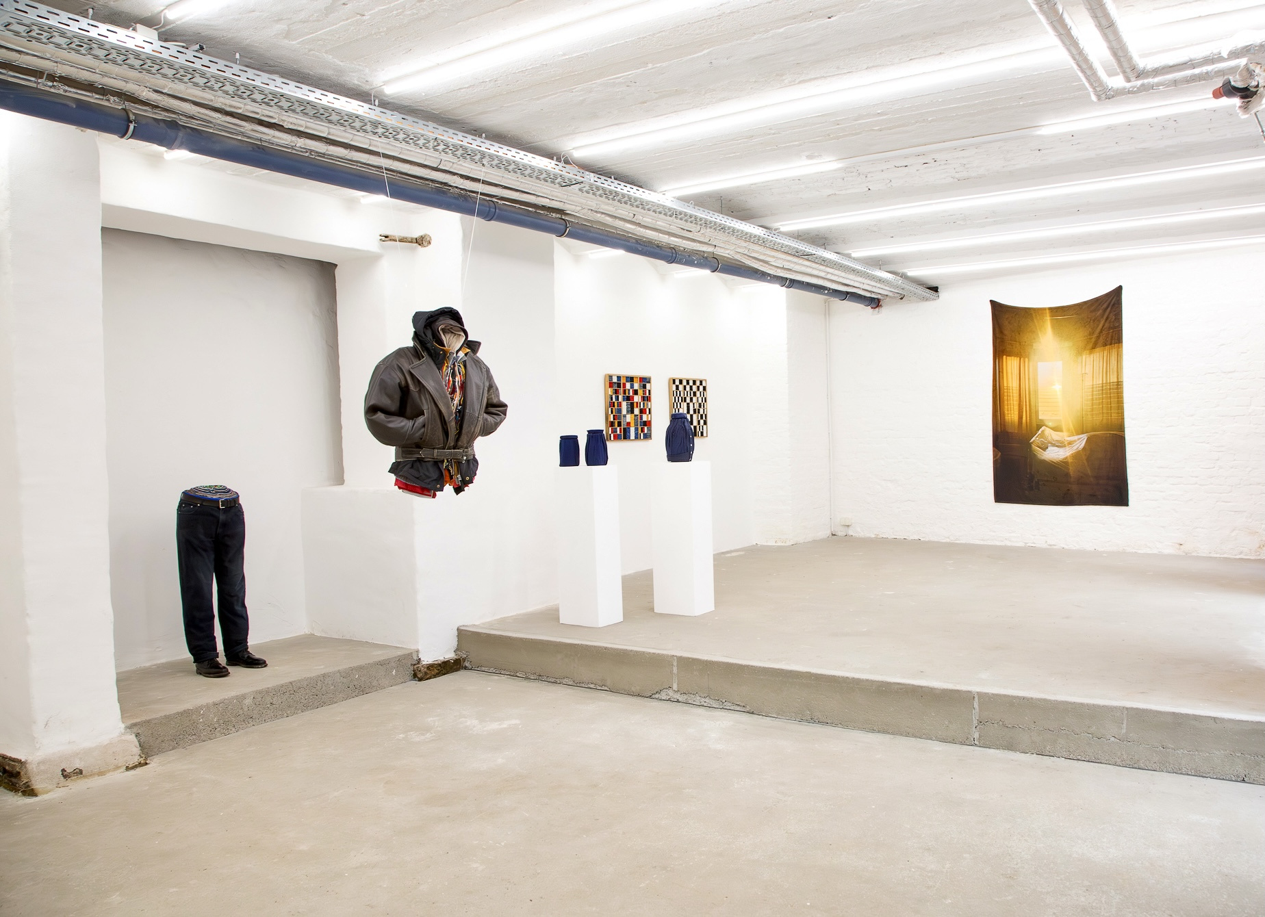 Installation view, Sophia Muriel: Bleiben (Stay), Kunstraum m3 Berlin, Foto: Micki Rosi Richter
