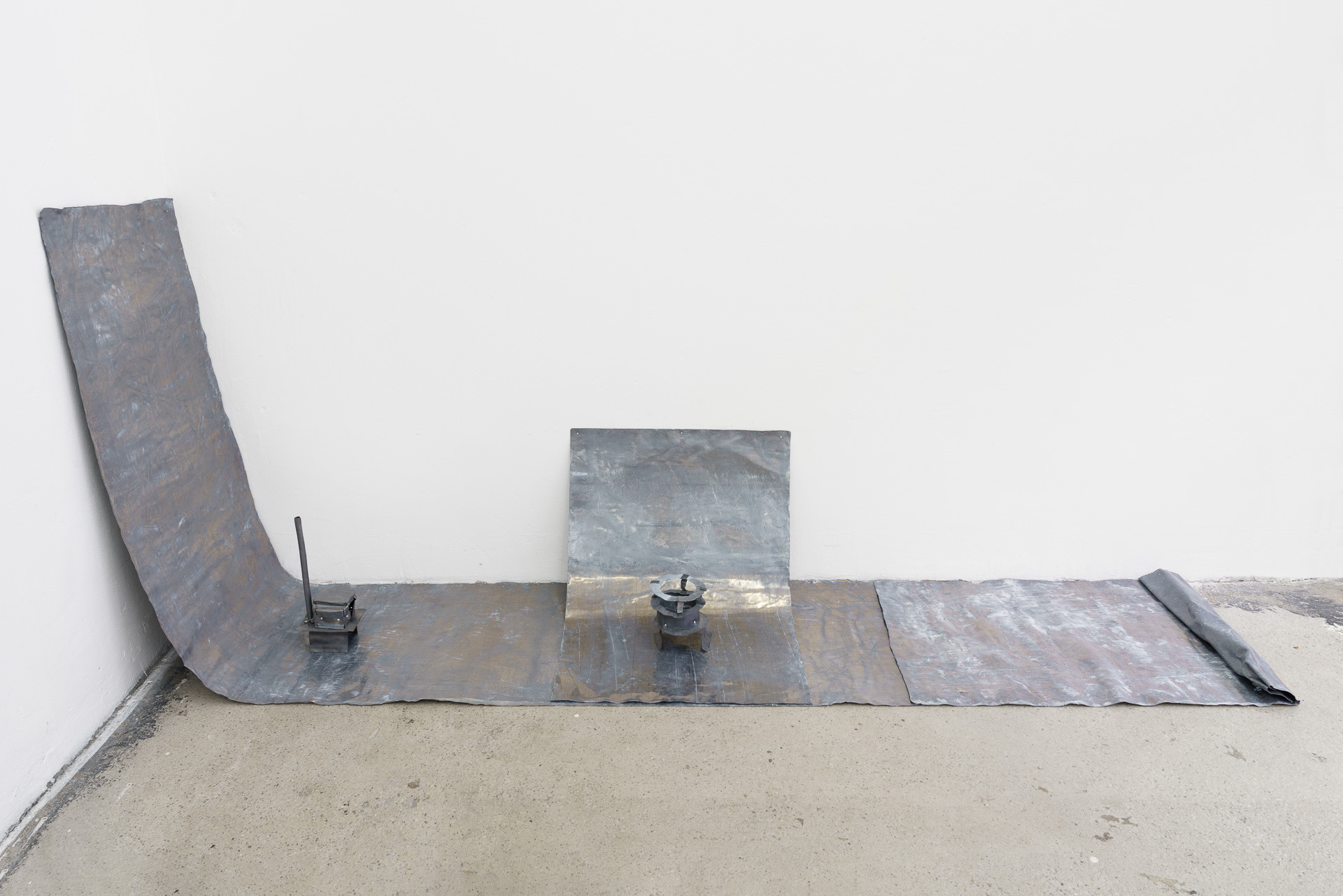 Laura Sebastianes, The Houses Of The Serpent Bearer, The 6th House, Lucas Hirsch, Duesseldorf, curated by Pina Bendfeld, Installation view, Photo by Jana Buch