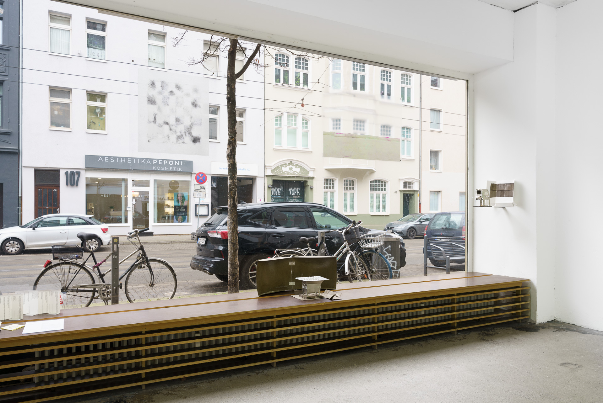 Laura Sebastianes, The Houses Of The Serpent Bearer, The 6th House, Lucas Hirsch, Duesseldorf, curated by Pina Bendfeld, Installation view, Photo by Jana Buch