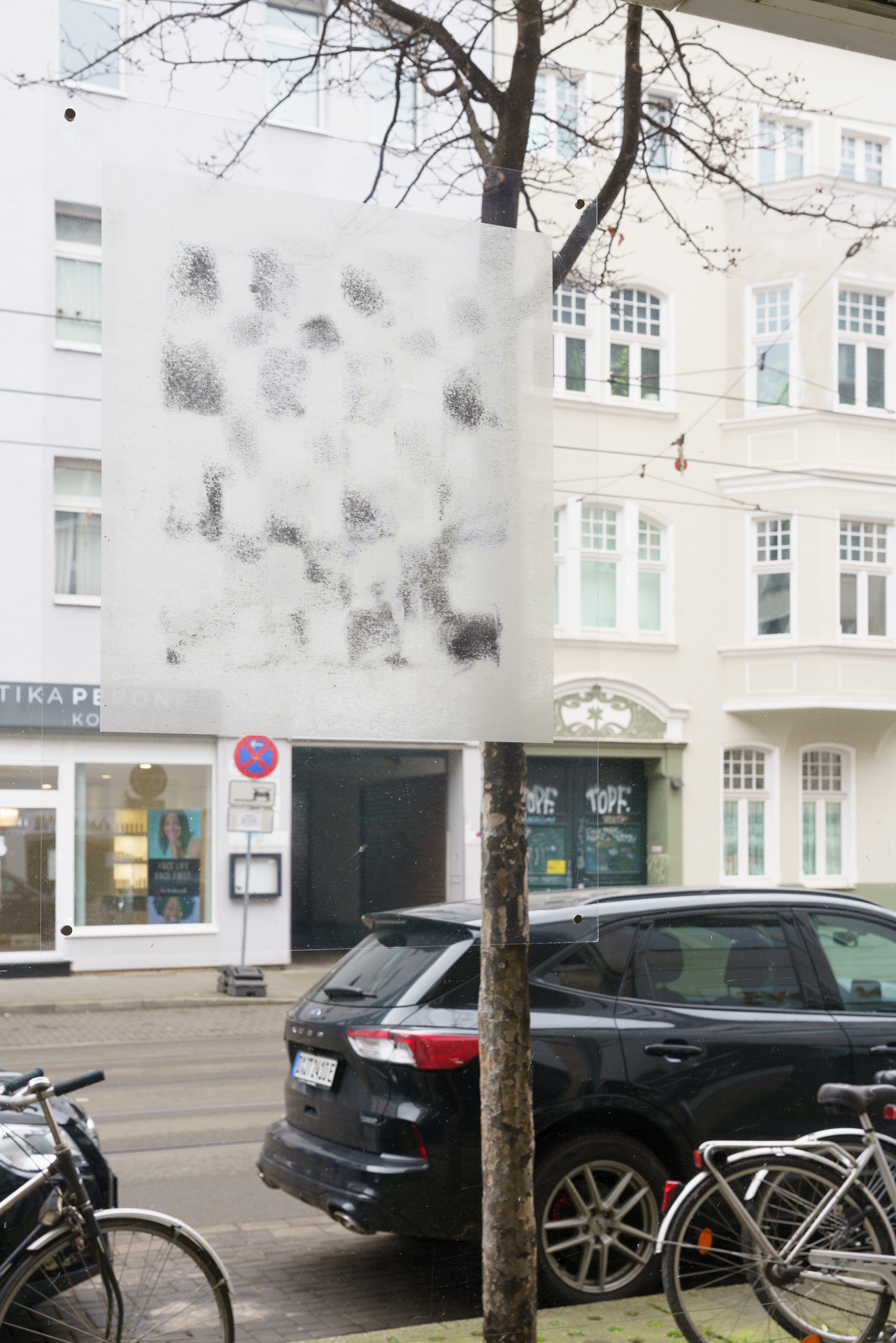 Laura Sebastianes, The Houses Of The Serpent Bearer, The 6th House, Lucas Hirsch, Duesseldorf, curated by Pina Bendfeld, Installation view, Photo by Jana Buch