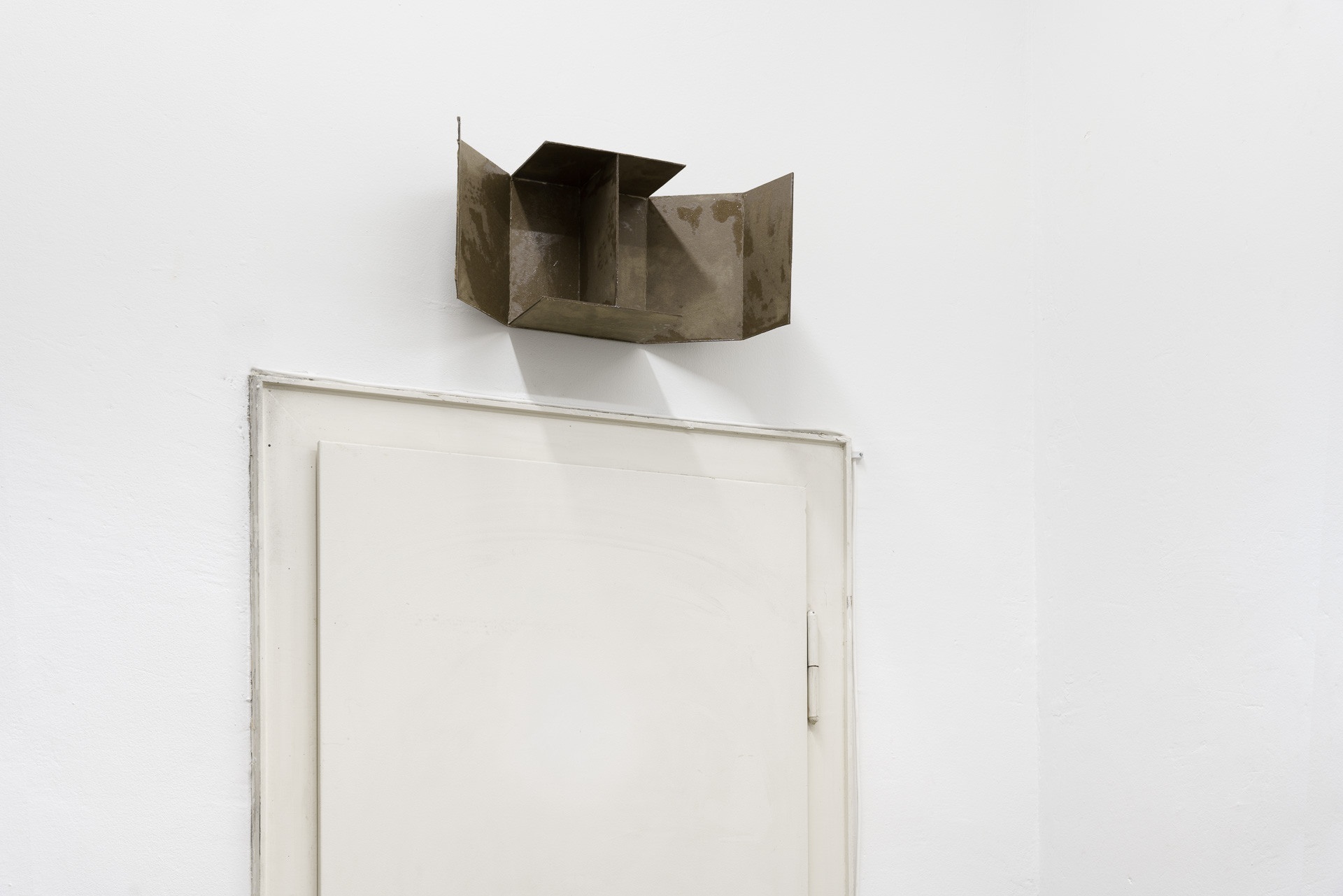 Laura Sebastianes, The Houses Of The Serpent Bearer, The 6th House, Lucas Hirsch, Duesseldorf, curated by Pina Bendfeld, Installation view, Photo by Jana Buch
